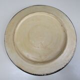 Round ceramic plate with hand-painted decoration