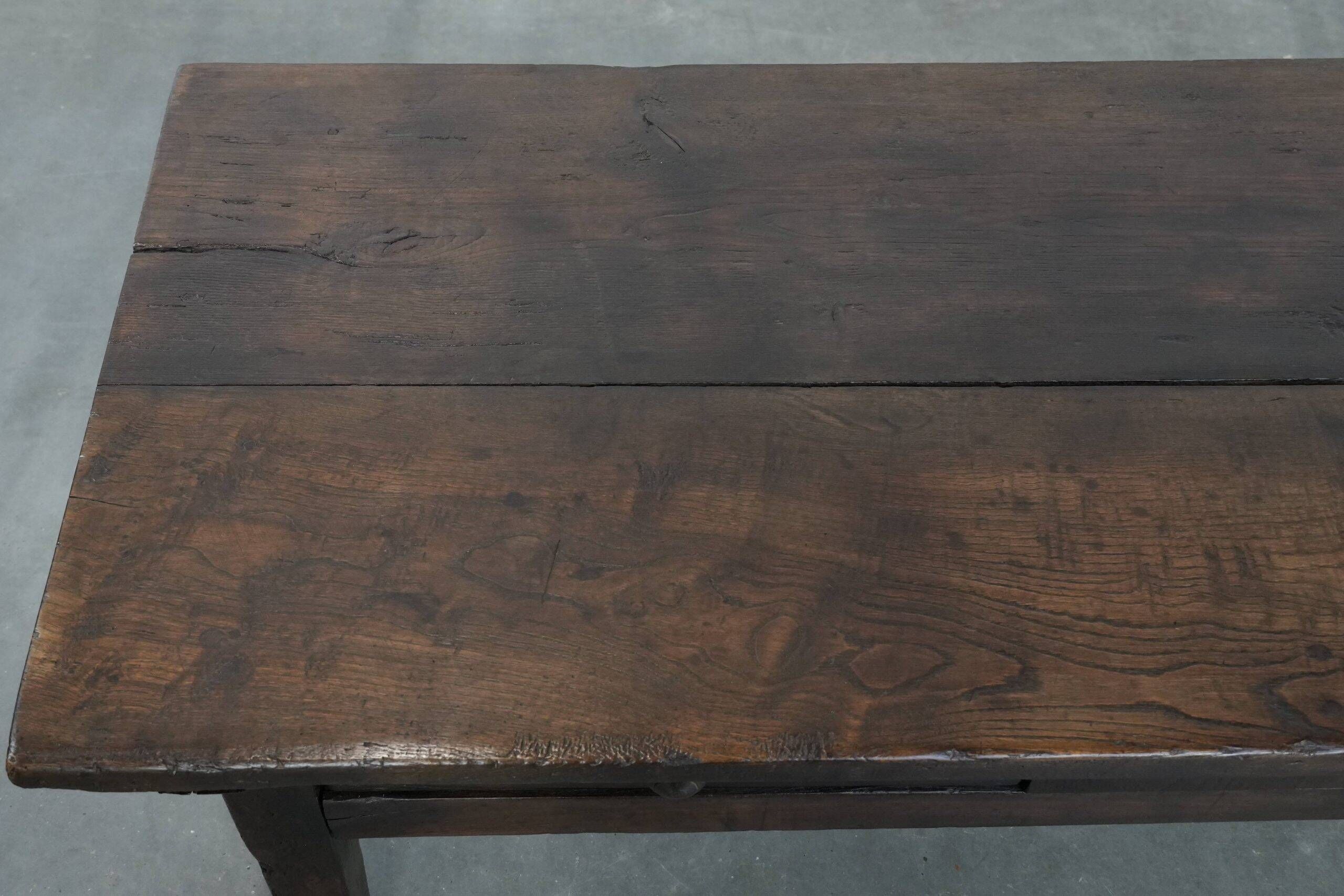 Antique 18th-century Southern European coffee table made of chestnut wood