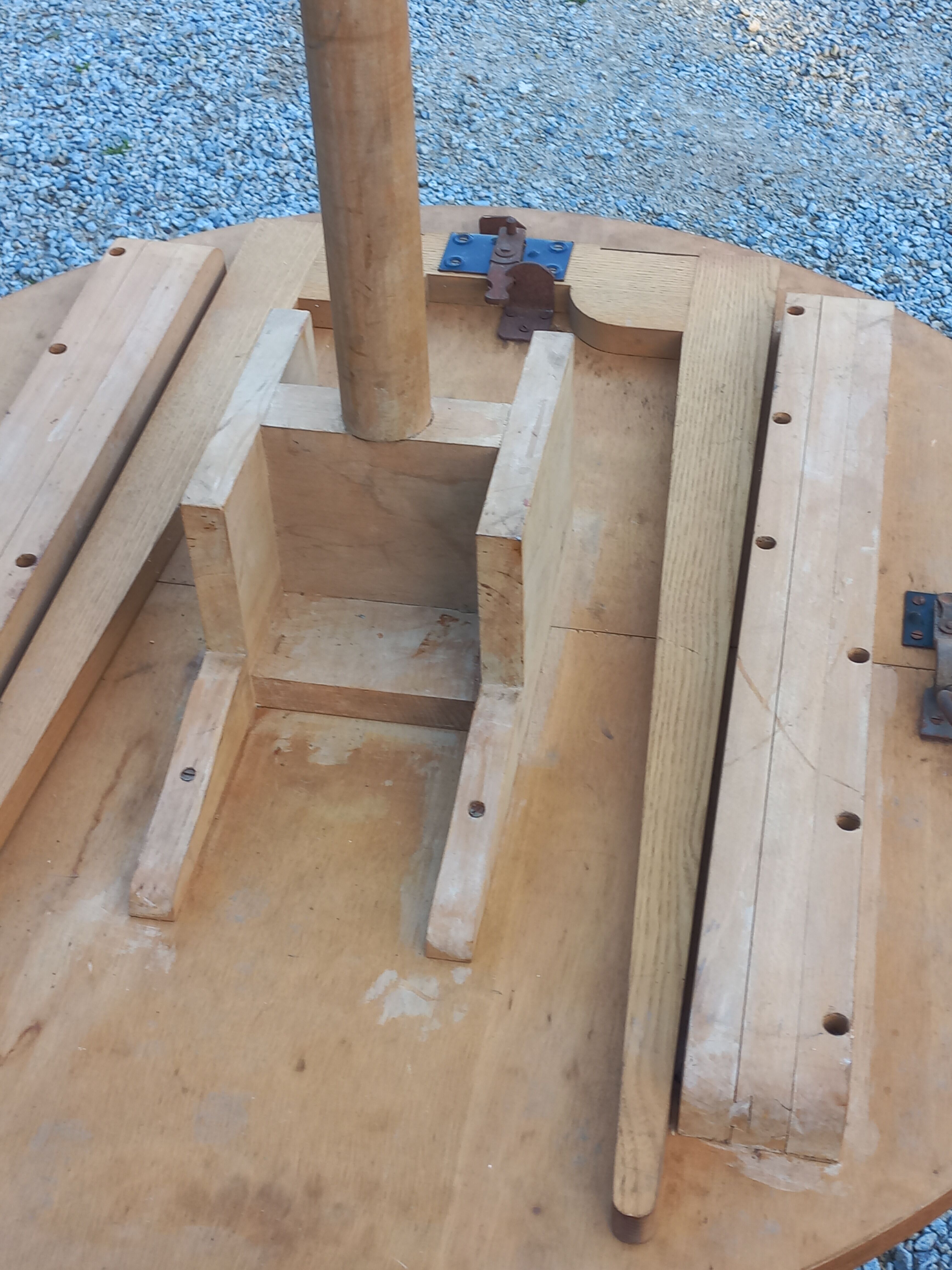 1950s round oak table, 2 heights, central quadripod leg