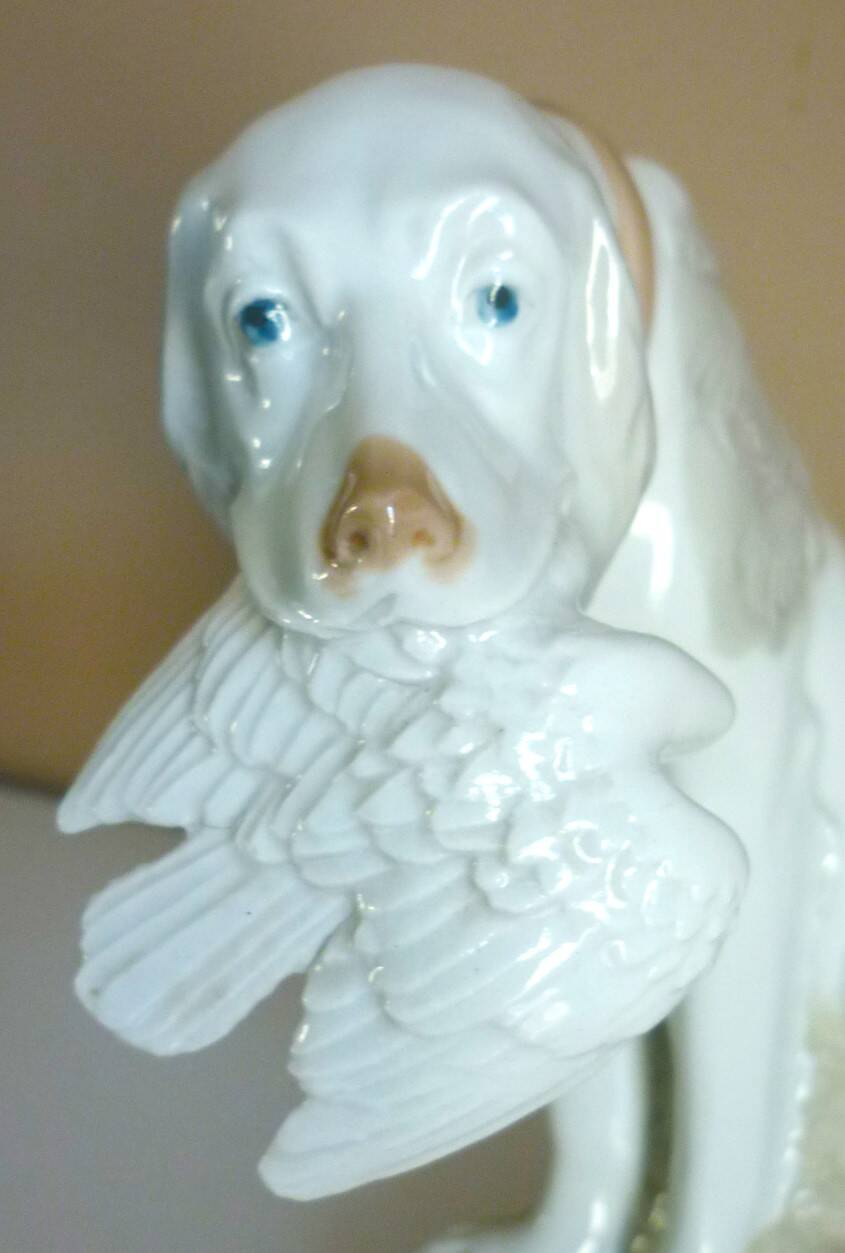 Large porcelain figurine, dog, setter, hunting, signed d'Art SA, vintage
