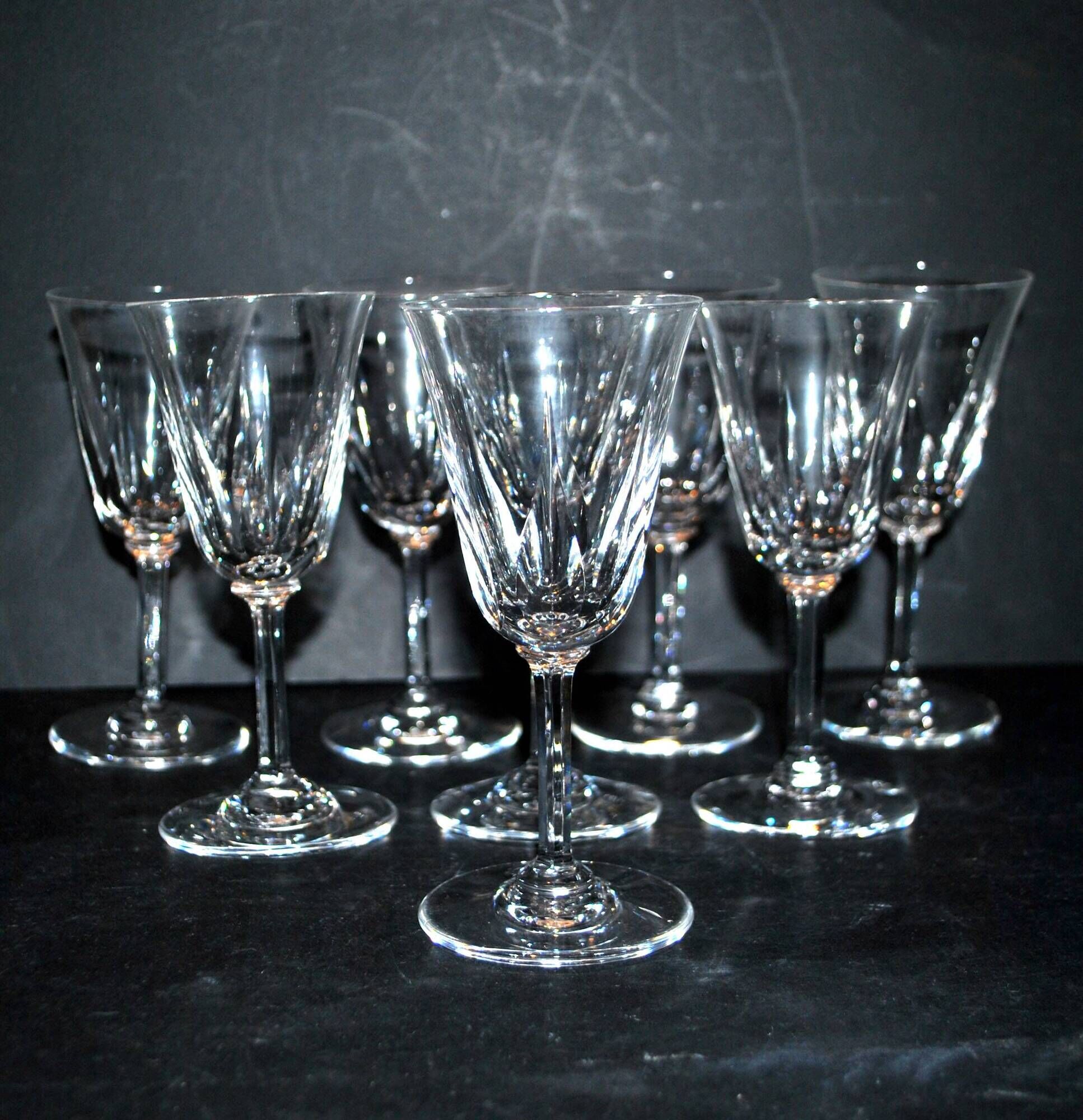Set of 8 cerdagne wine glasses in cut crystal from saint louis h13cm