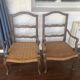 Paire de fauteuils anciens en bois avec assise tressée + coussins