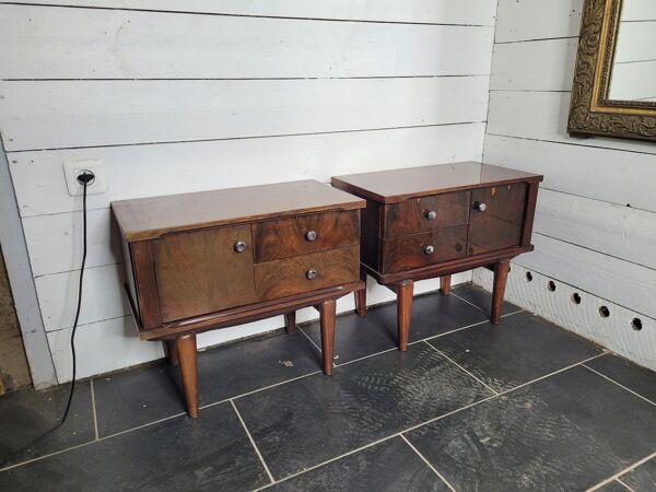 Paire de tables de chevet vintage des années 70 en noyer