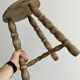 Tabouret tripode ancien en bois