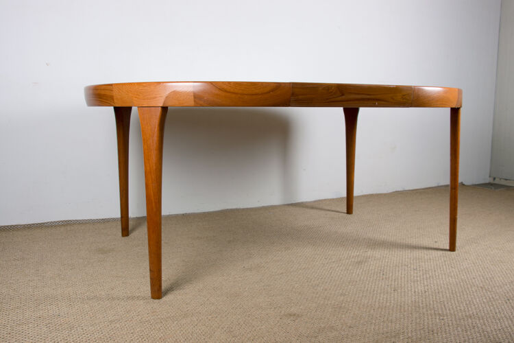 Danish Teak extendable dining table by Ib Kofod-Larsen for Faarup Mobelfabrik 1960