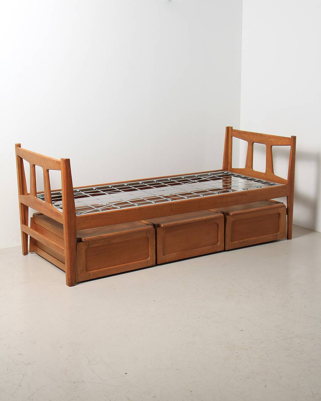 Oak bed with 3 Saint-Sabin chests 1950