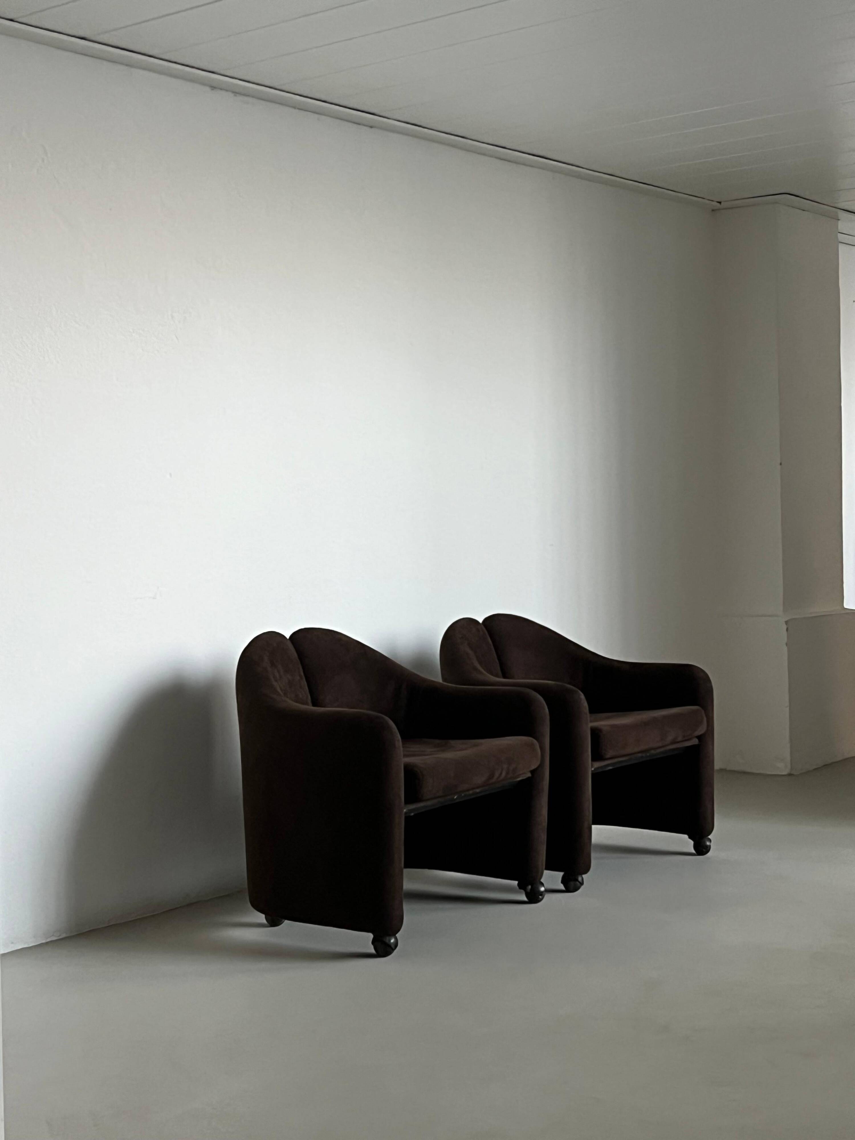 Set of Two Vintage P142 lounge chairs by Eugenio Gerli for Tecno