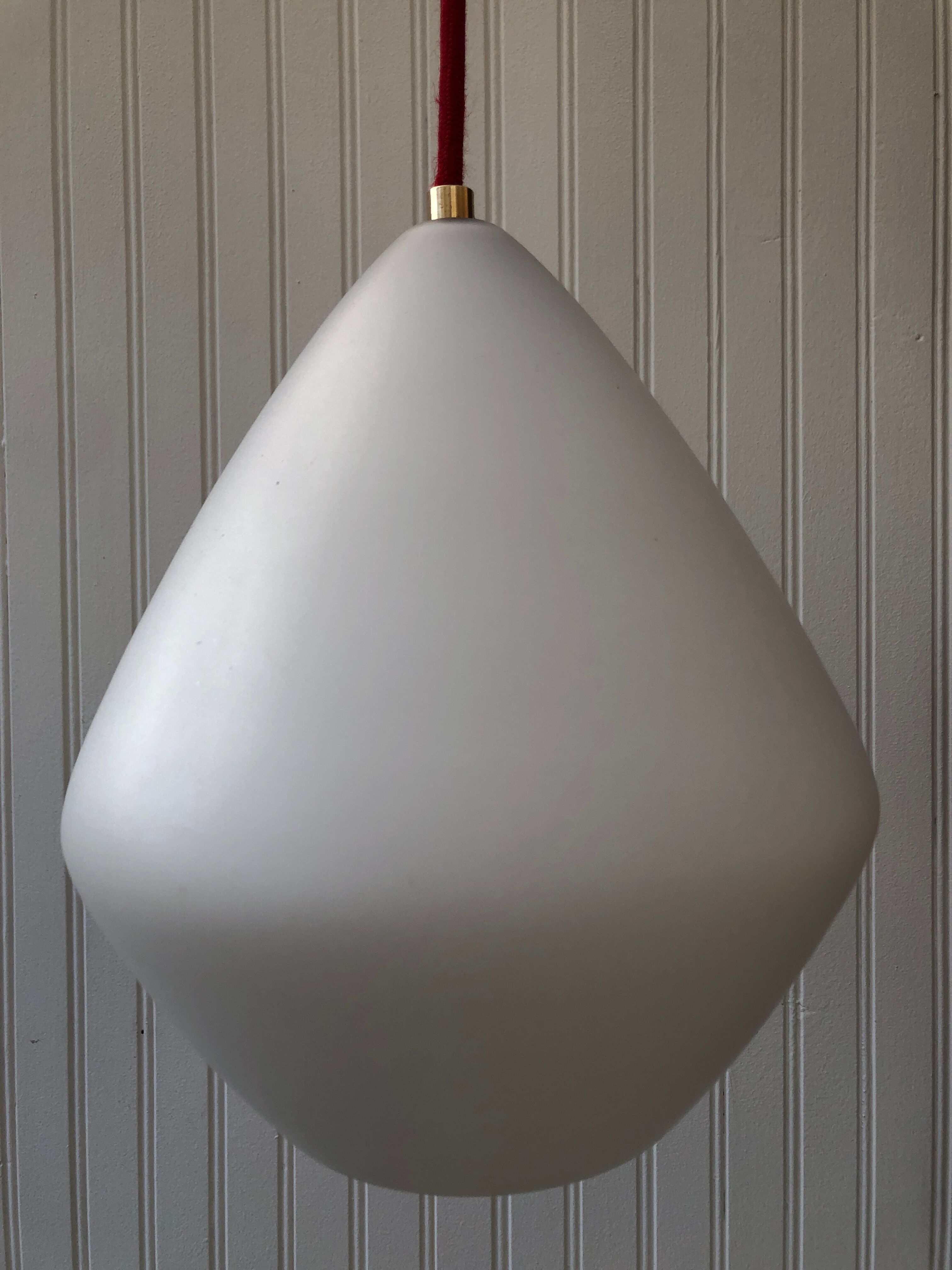 White opaline suspension