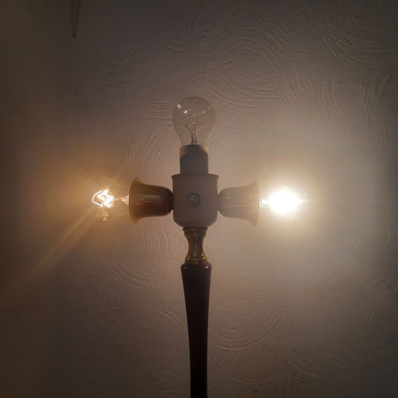 Tripod floor lamp - 1950s - wood and brass.