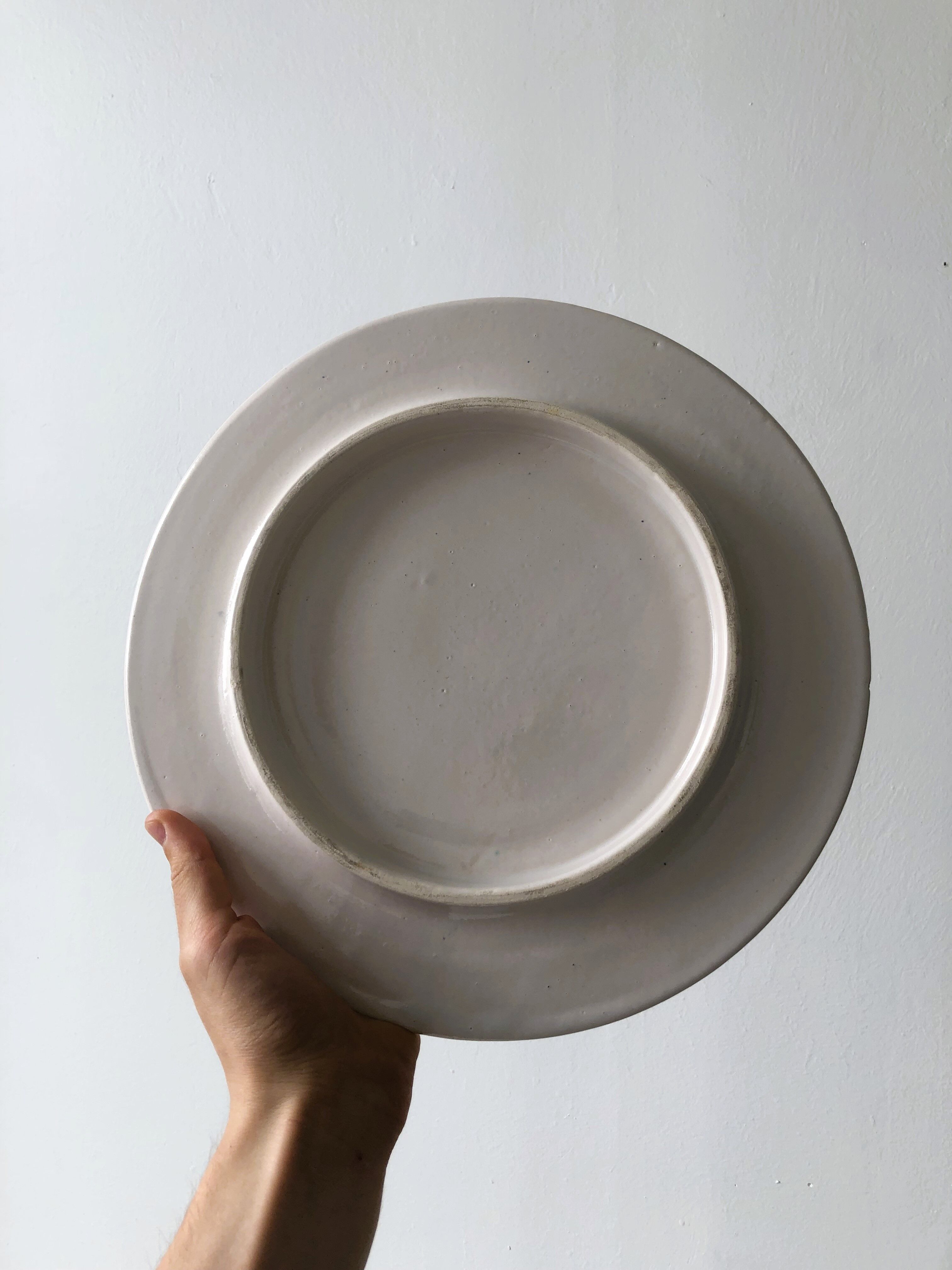 Presentation dish, ceramic pie dish with floral motifs. Very good retro vintage condition