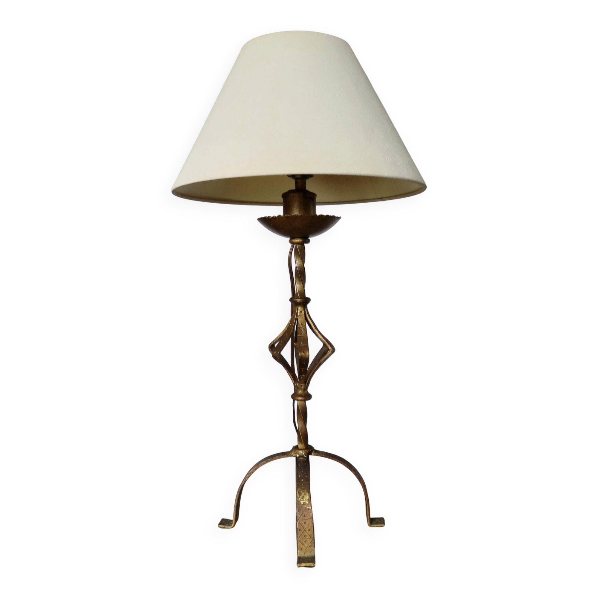 Large "Arts & Crafts" style lamp in beaten iron with a golden patina.