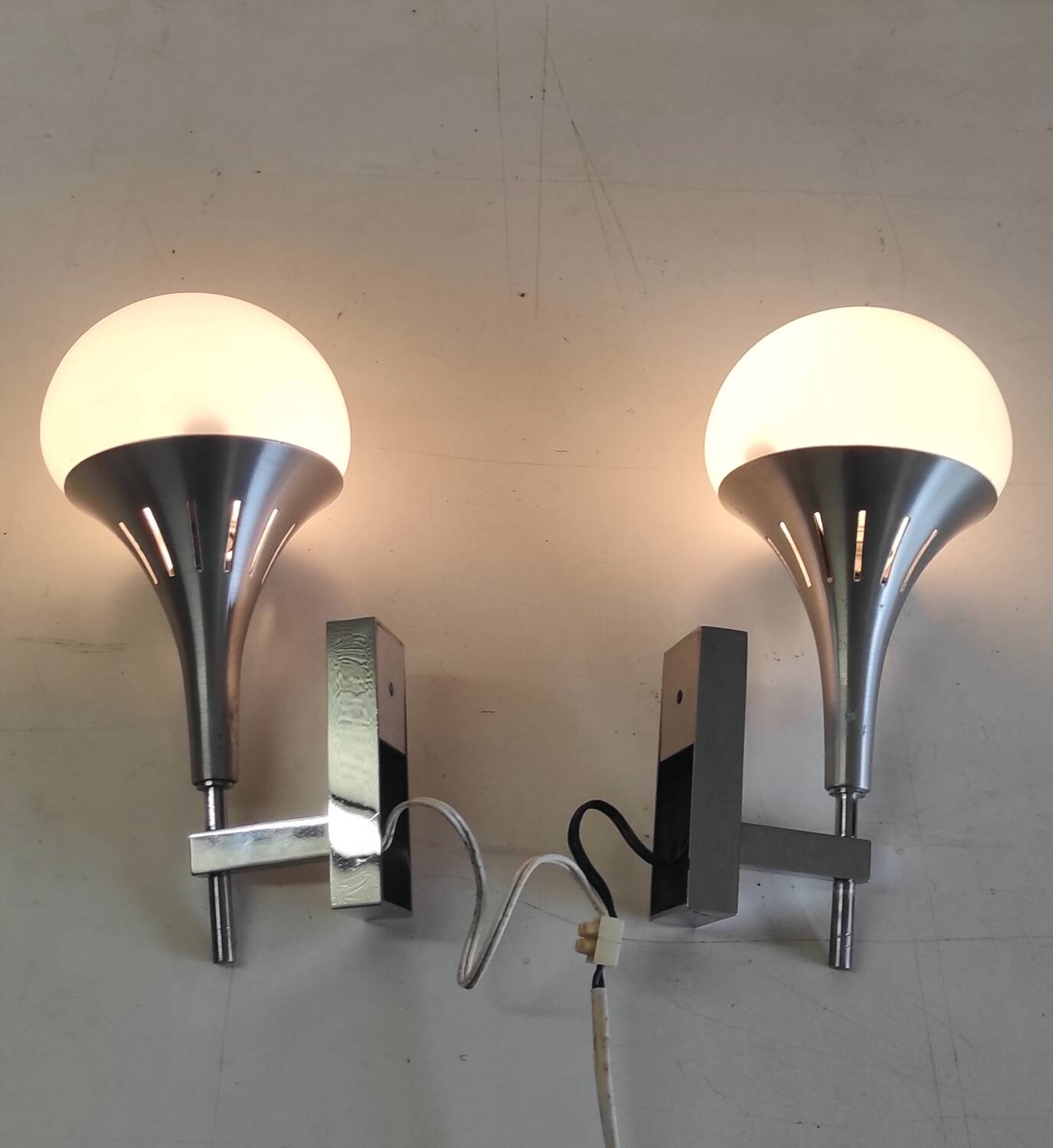 Appliques tulipes en métal et verre - années 60/70