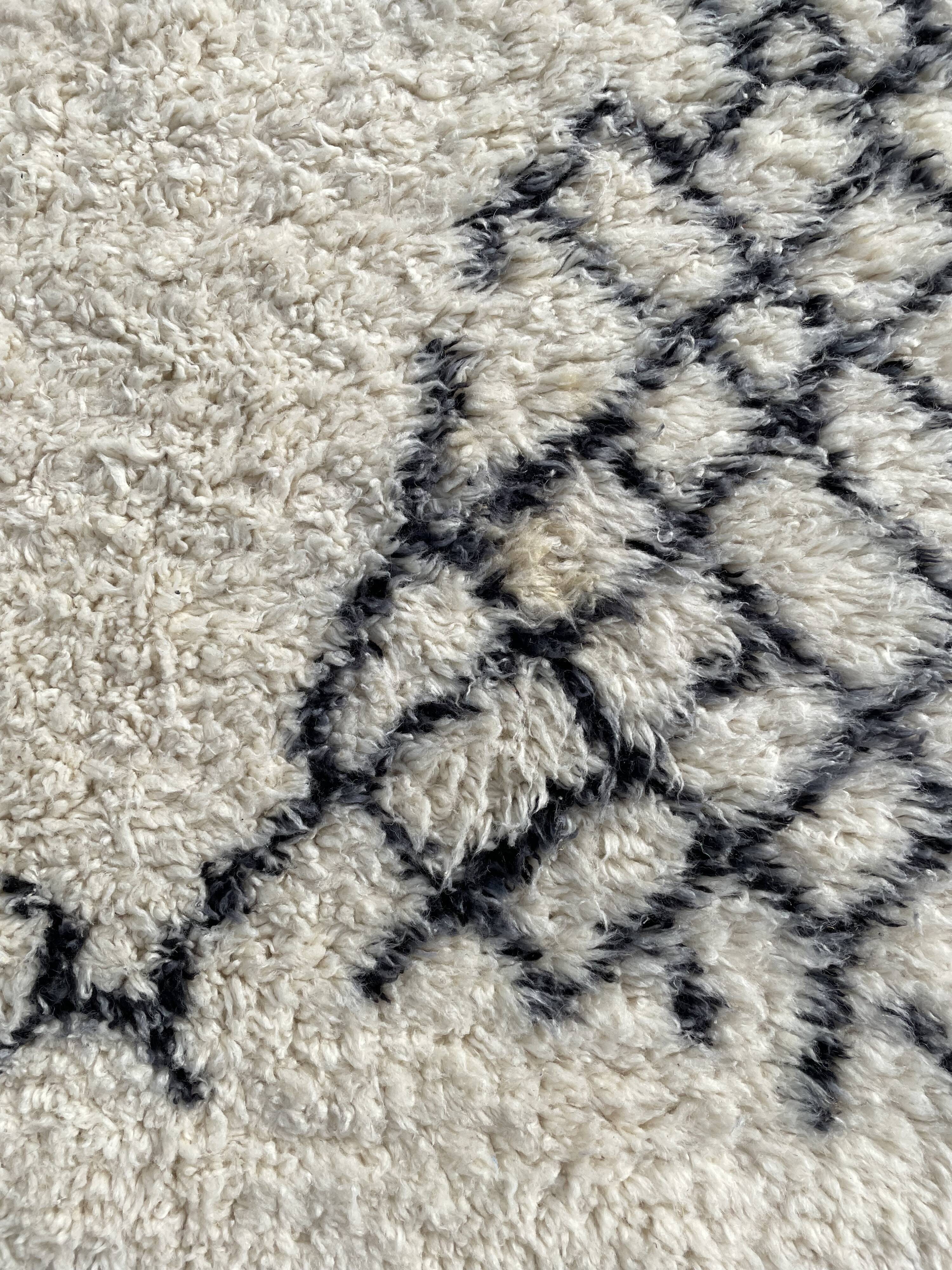 Modern berber carpet beni ouarain 200x300 cm