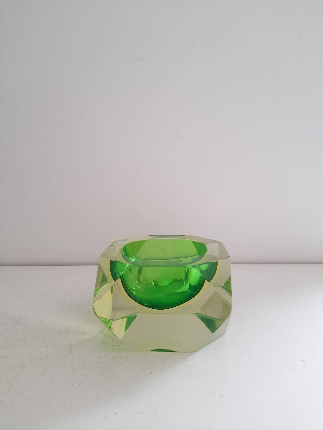 Cendrier ou vide poche en verre de Murano Sommerso