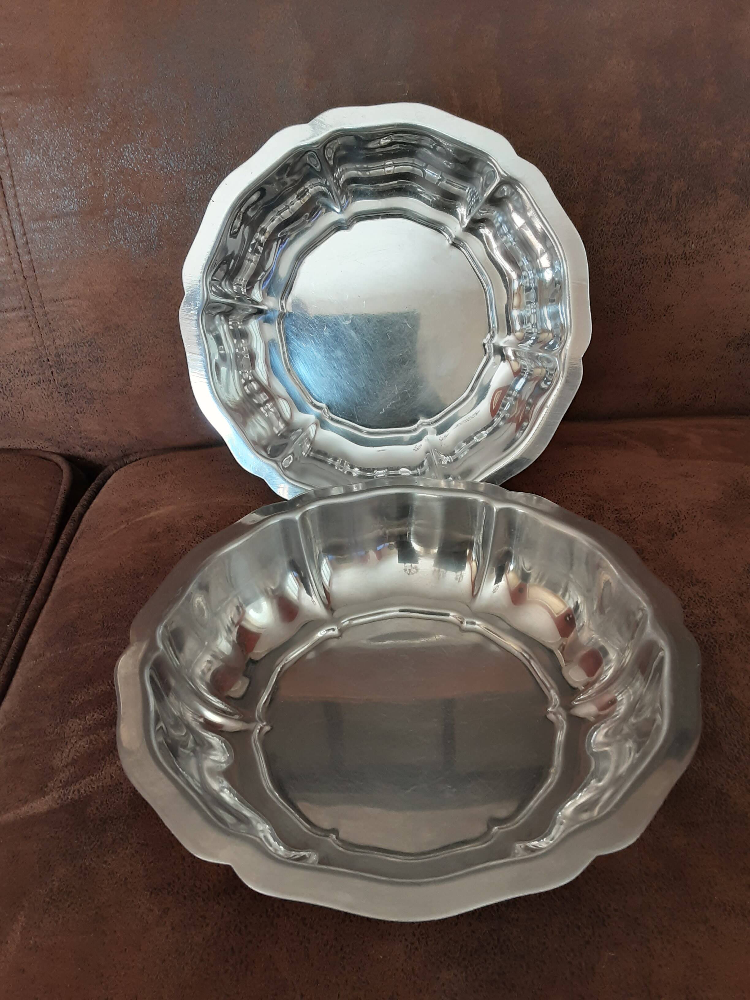 Set of 2 vintage stainless steel salad bowls