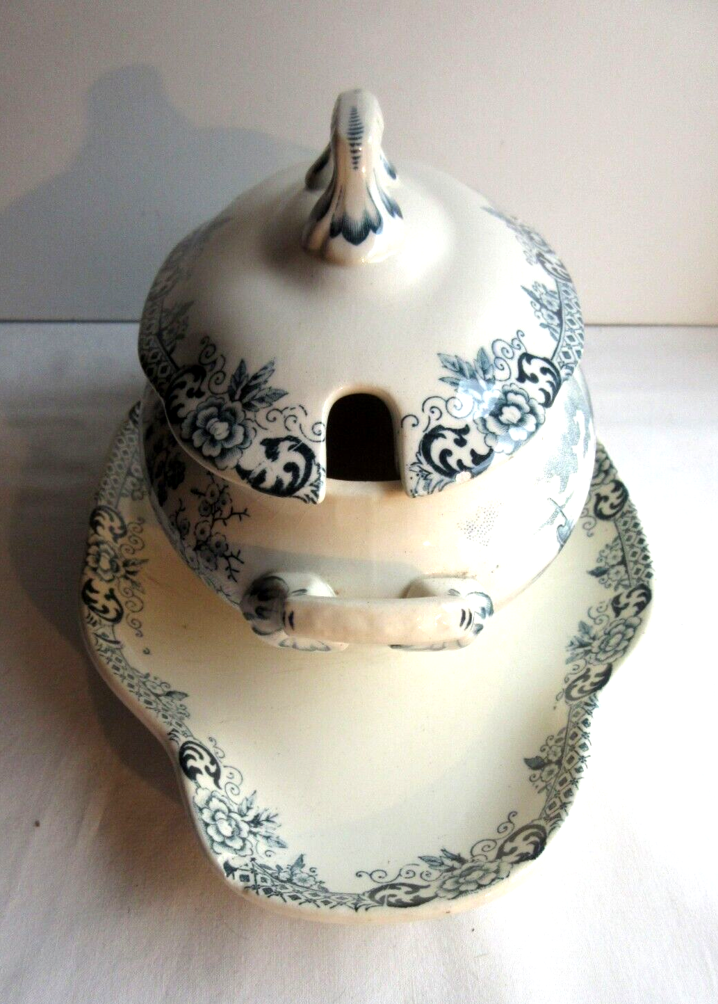 Sauce boat couvert, terre de fer gris-bleu: saïgon, choisy le roi hb & cie.