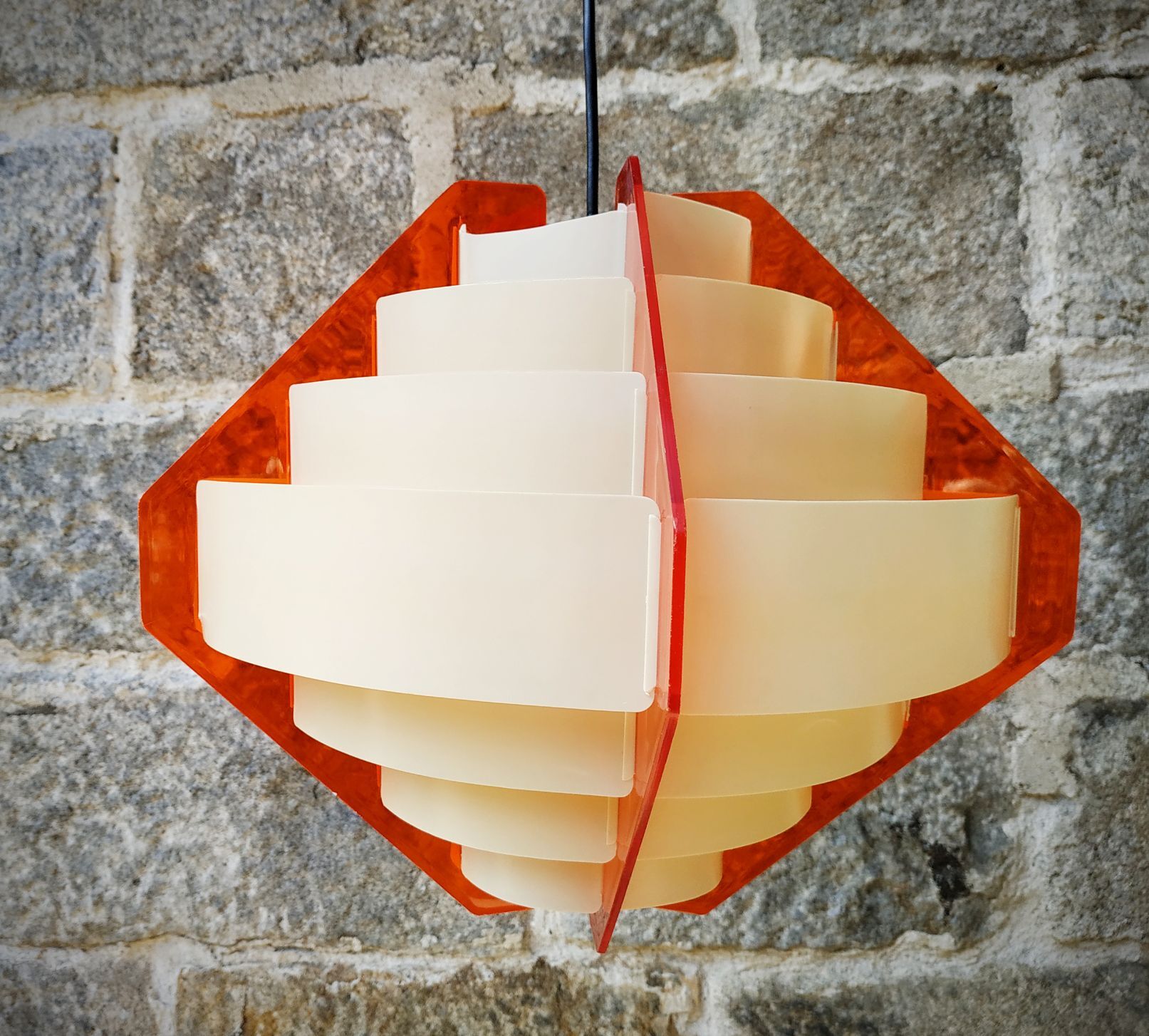 Vintage geometric suspension