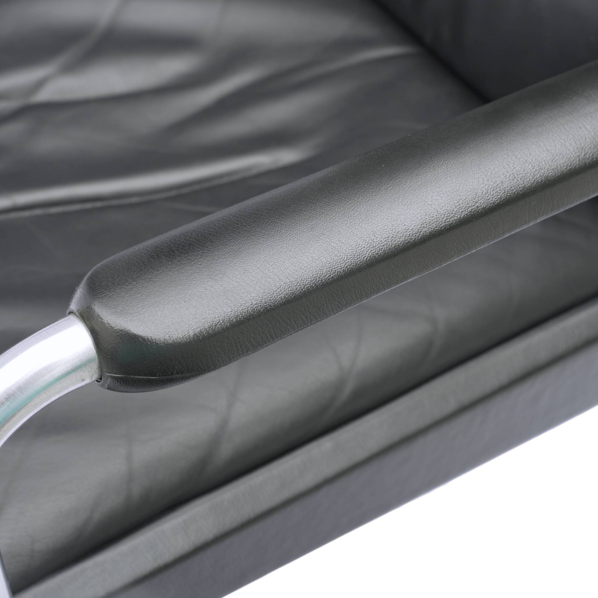 A pair of Bauhaus armchairs, chromed steel tubes, leather, Germany, 1970