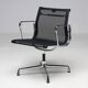 Ensemble de quatre chaises pivotantes EA108 Eames "Aluminium Group" par Vitra en noir