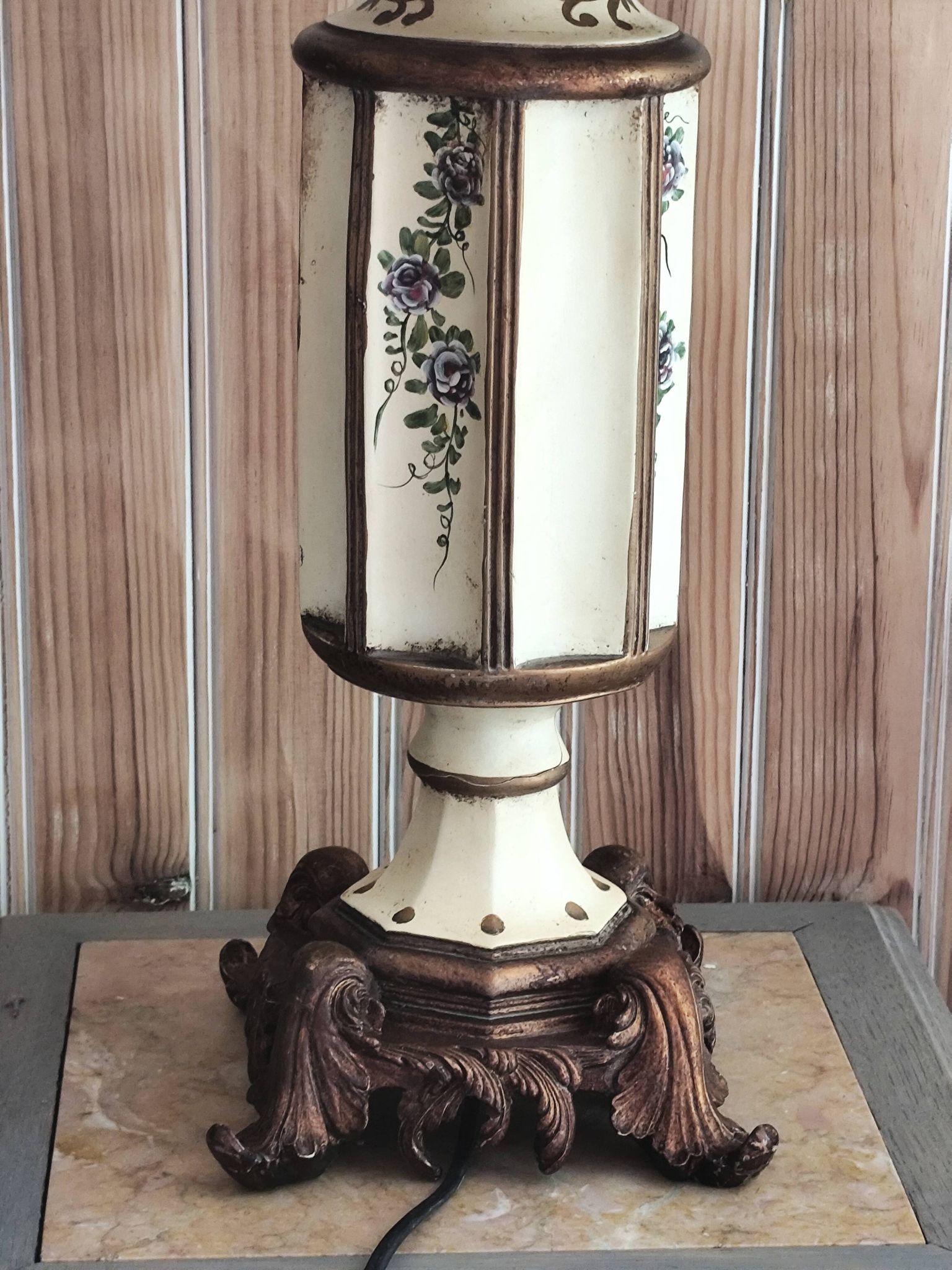 Grande lampe pagode peinte motifs floraux et abat jour métal