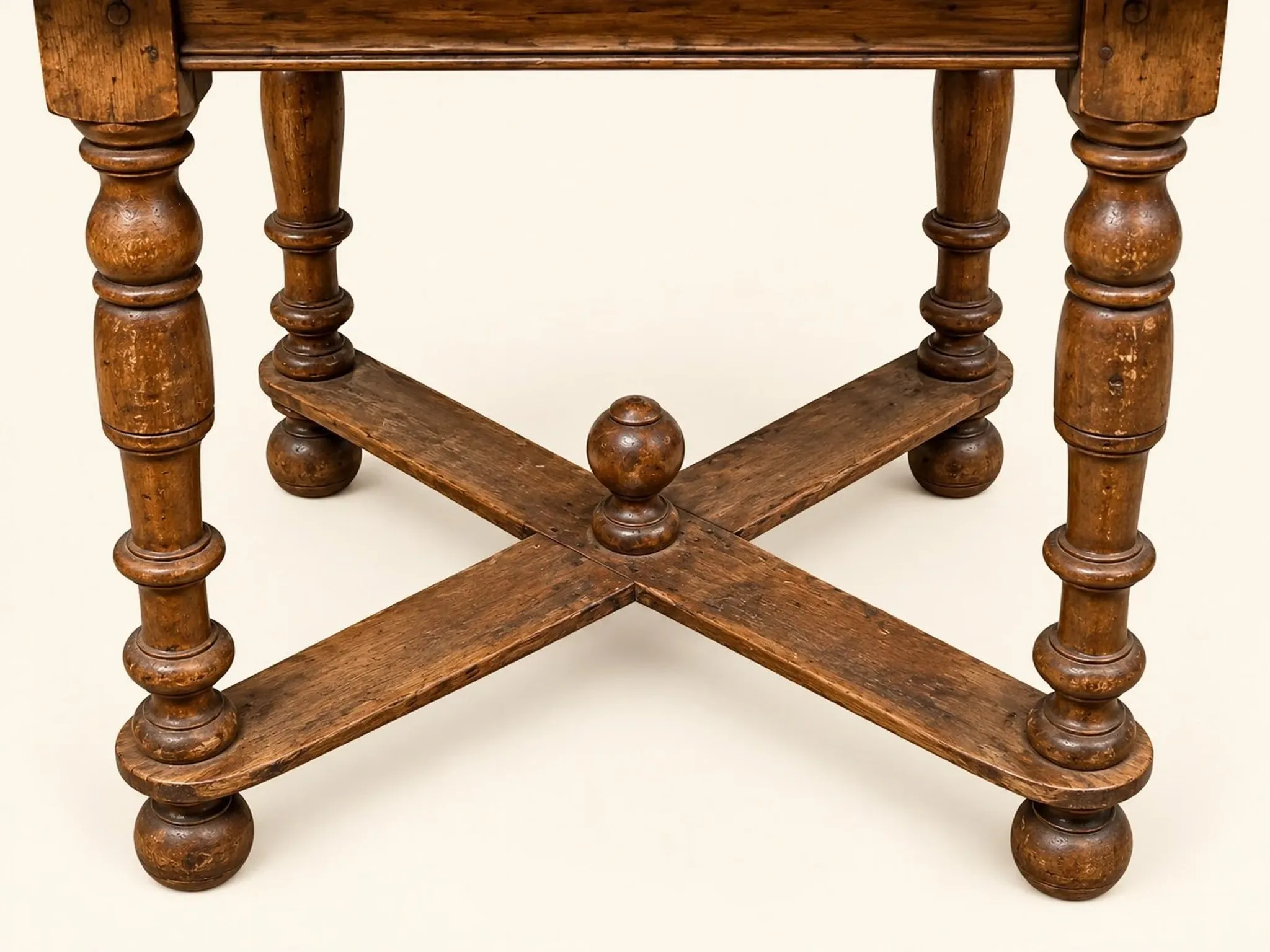 Table d'appoint Louis XIII chêne massif piètement tourné XVIIe