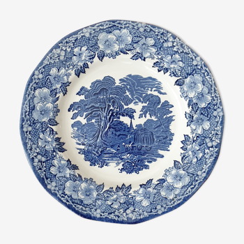 Return of the harvest: vintage English plate in Woodland unicorm porcelain