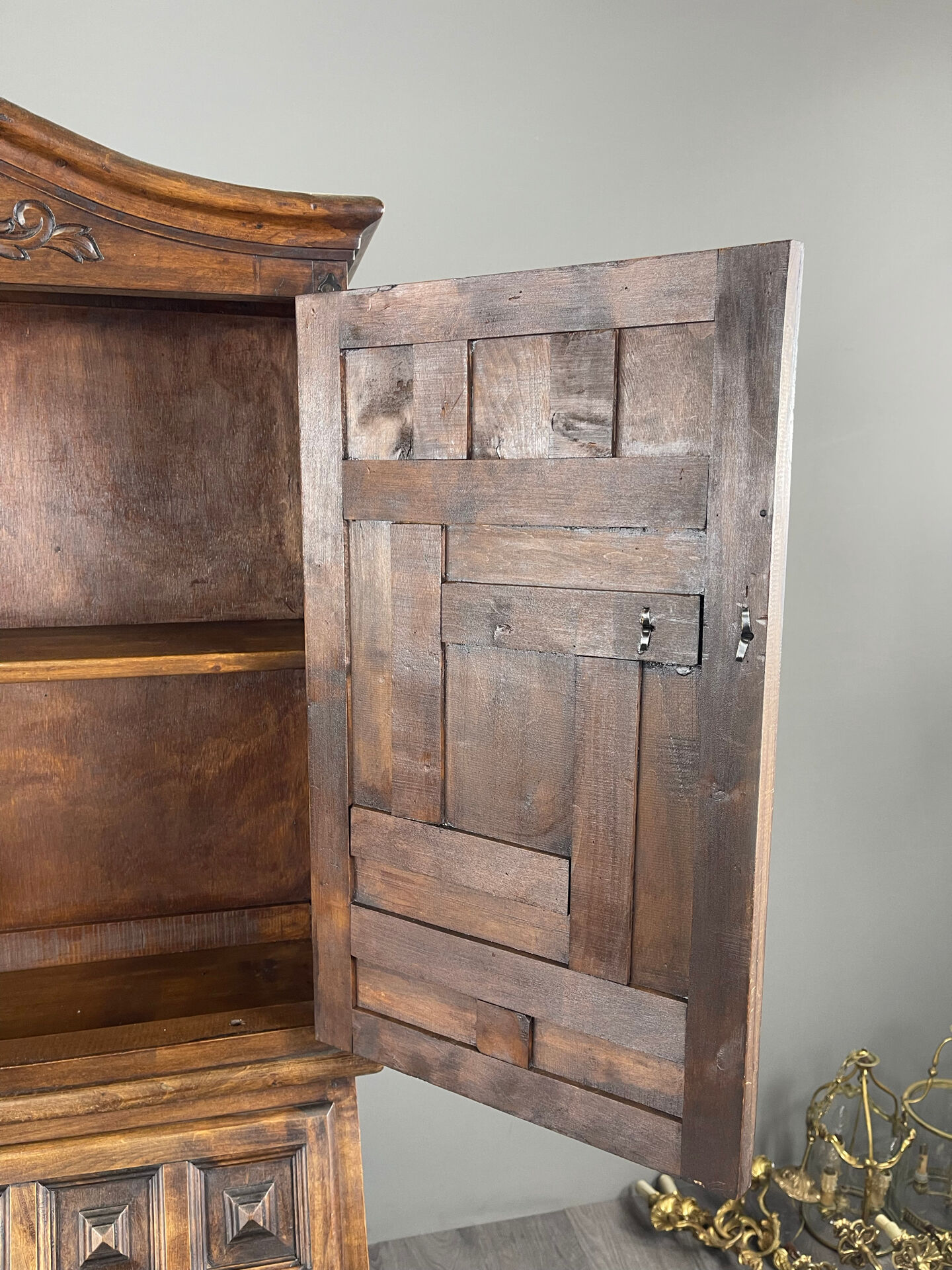 Bureau d'écriture en bois sculpté, style néo-Renaissance, fin du 19e siècle