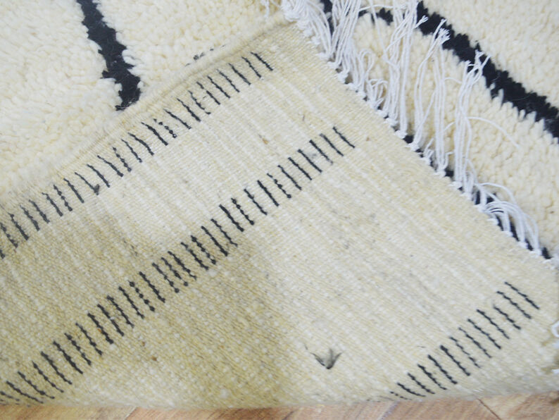 Abstract berber carpet 275 x 148 cm