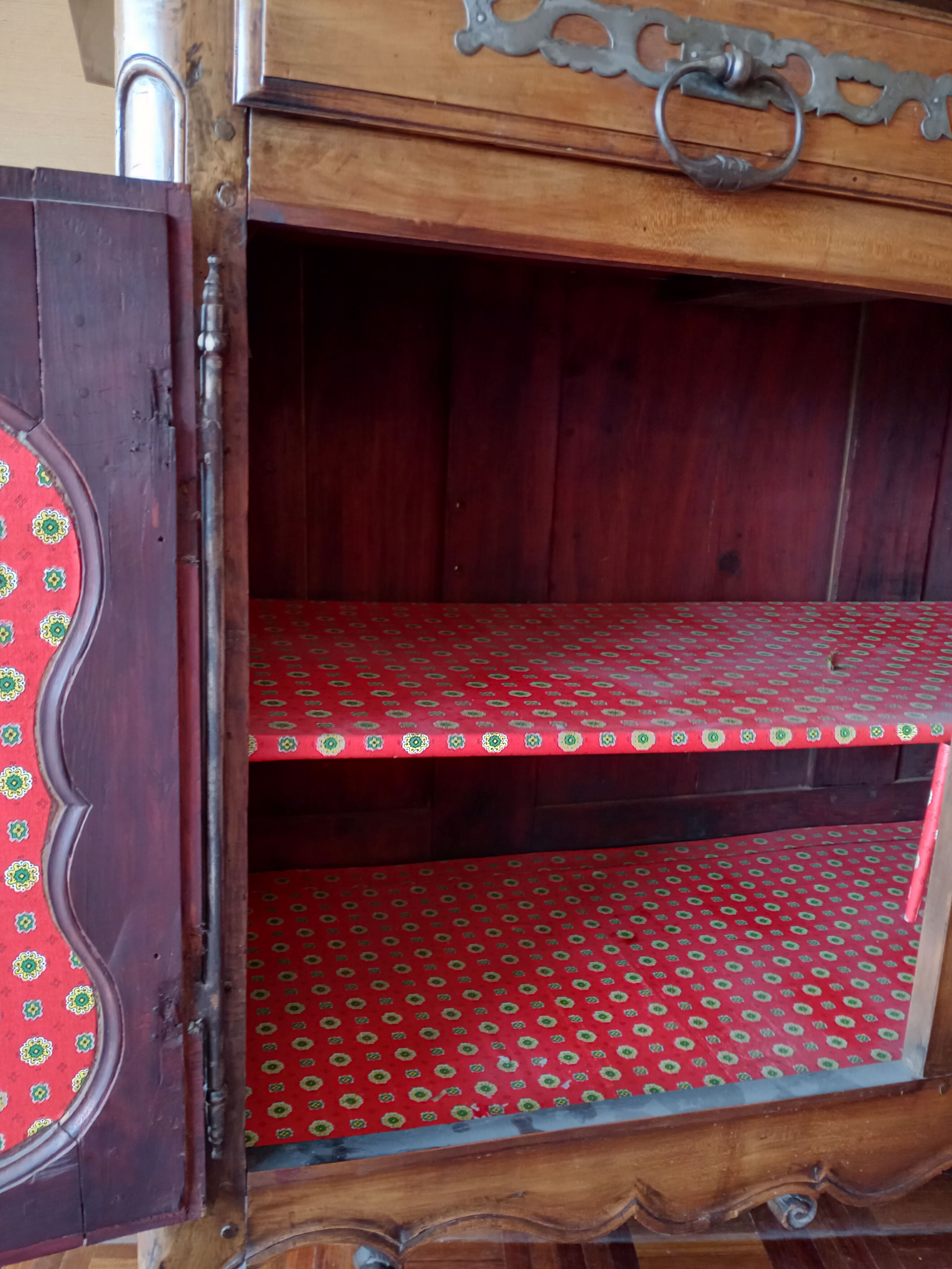 Buffet Louis XV en noyer 19 eme