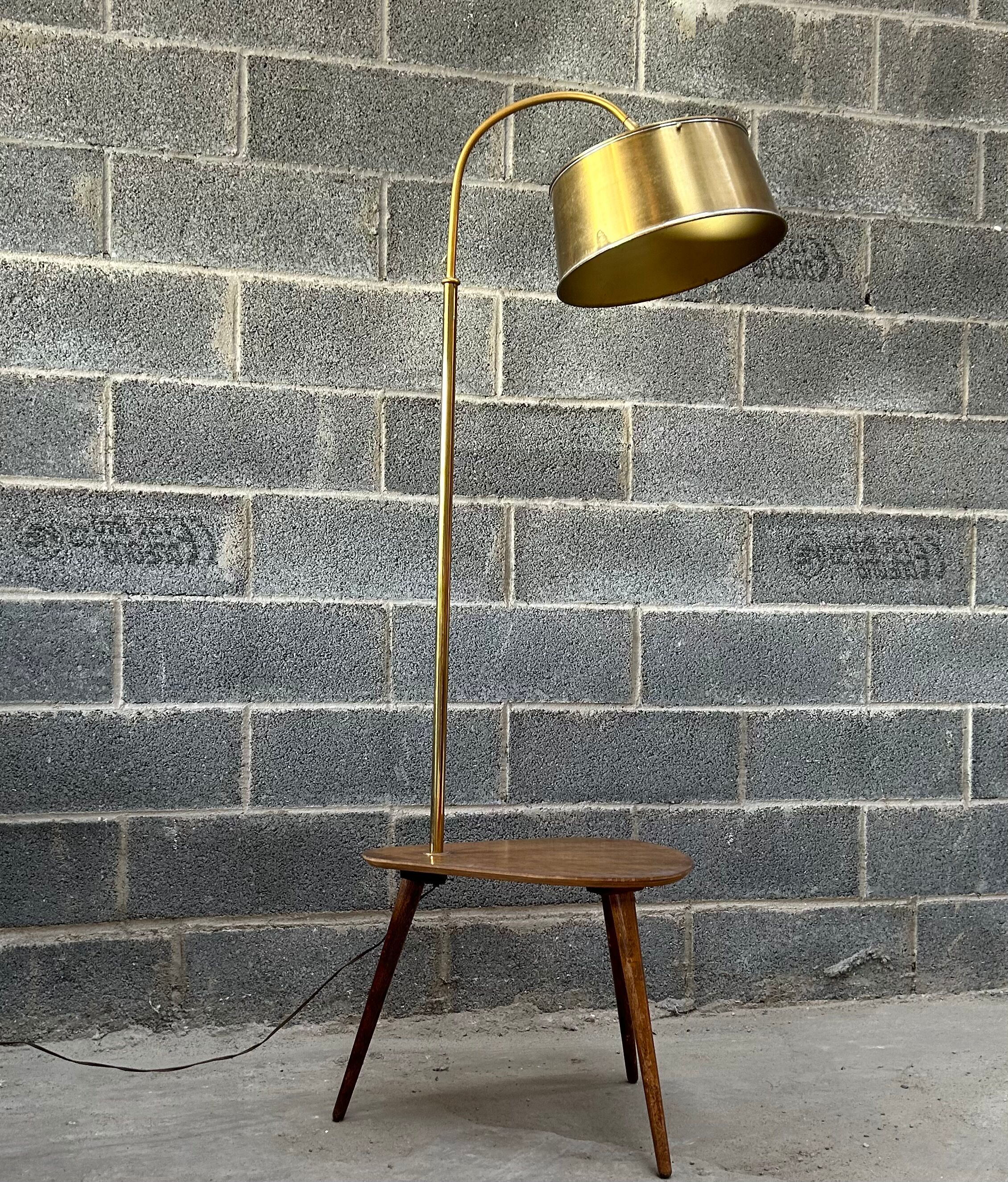 Floor lamp, 60s, gilded brass and walnut, Scandinavian style with table/end of sofa