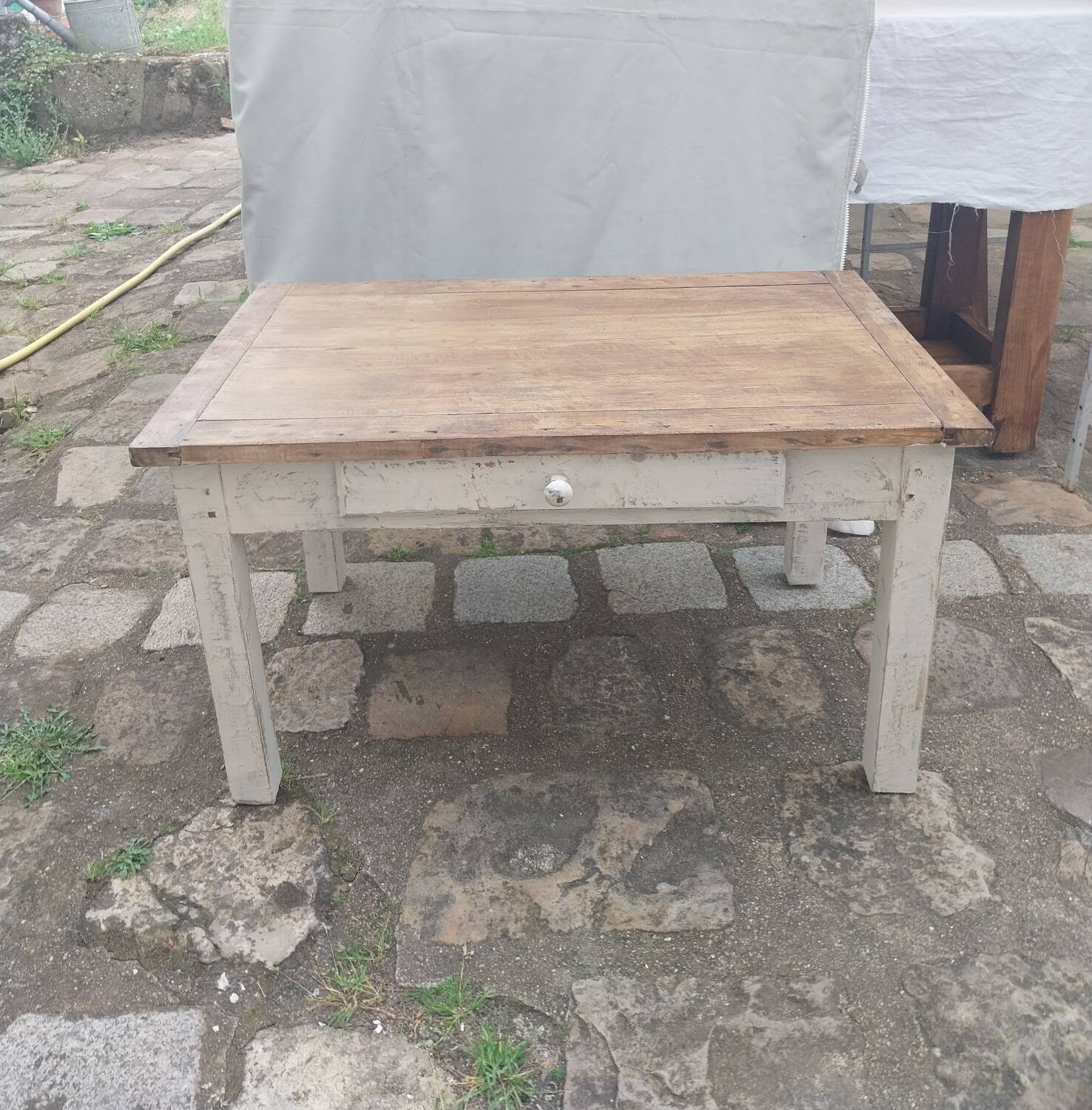 Table basse en bois avec tiroir