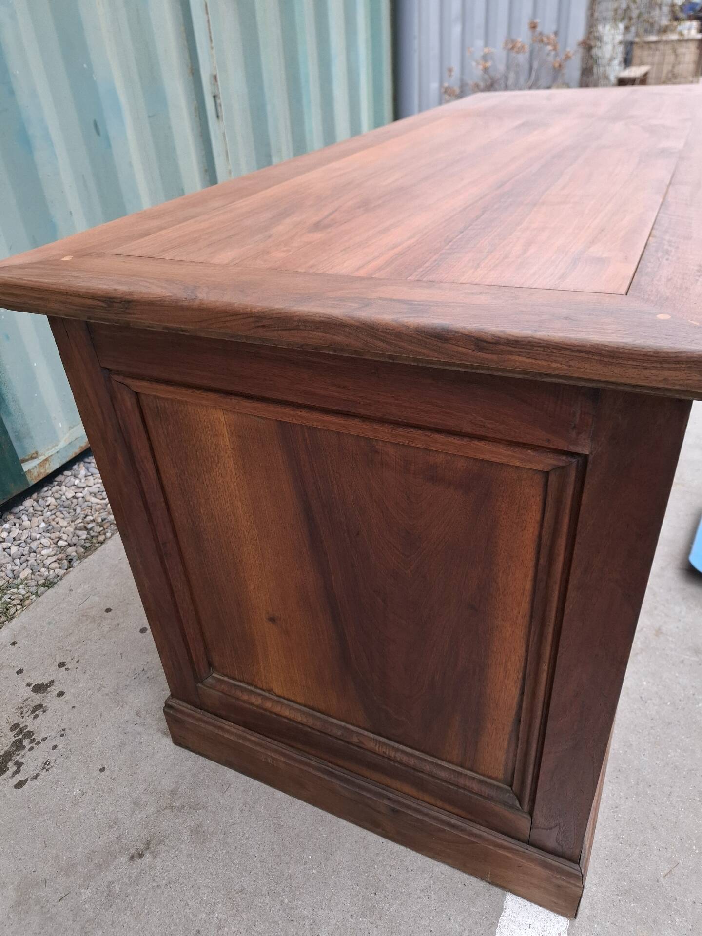 Trade counter