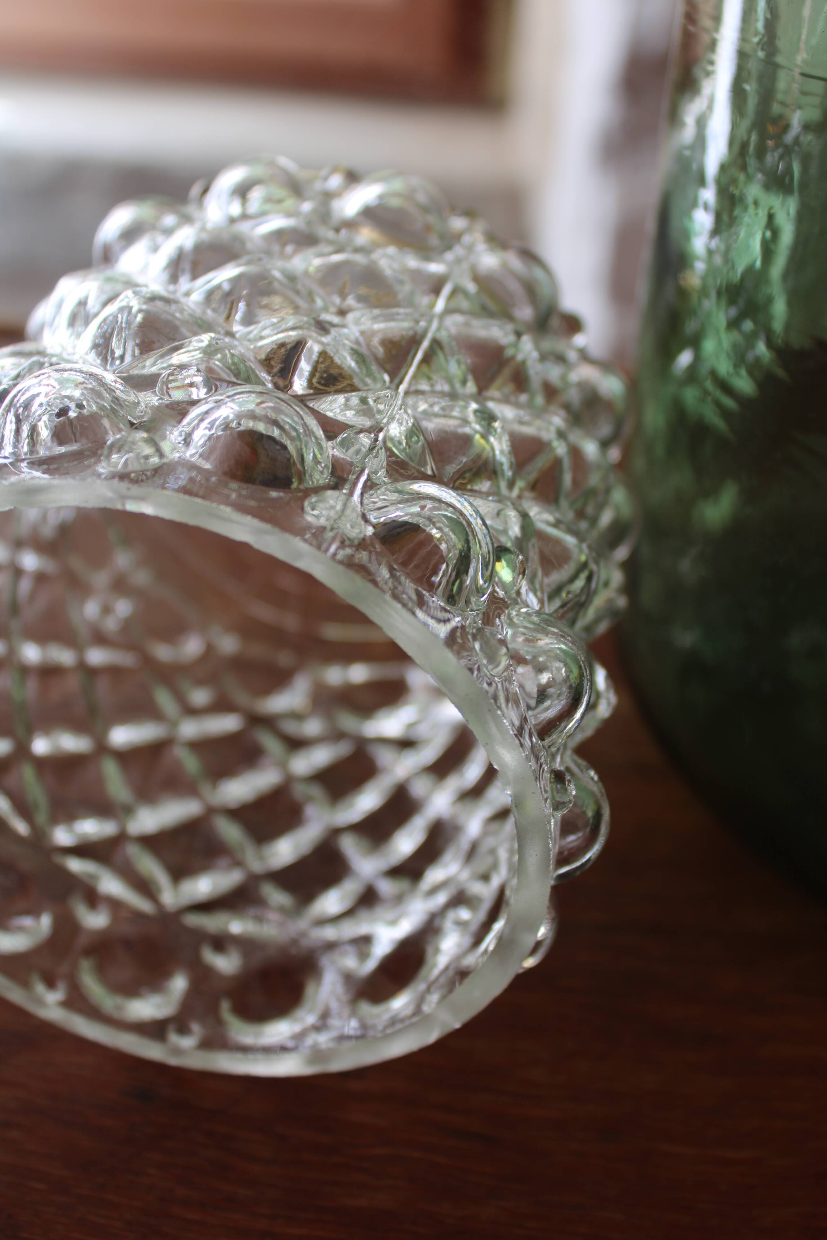 Moulded glass hanging lamp