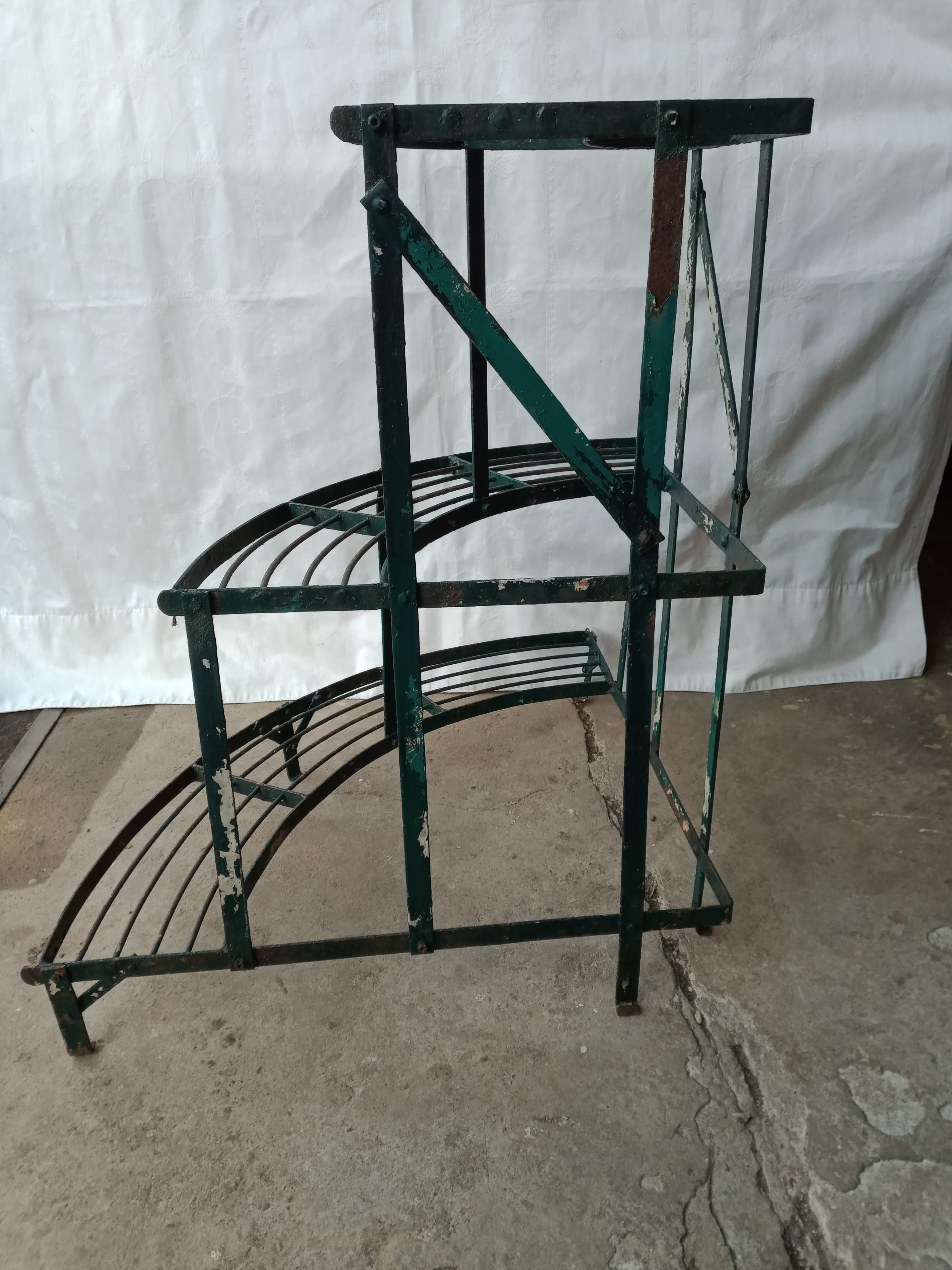 riveted metal corner pot holder