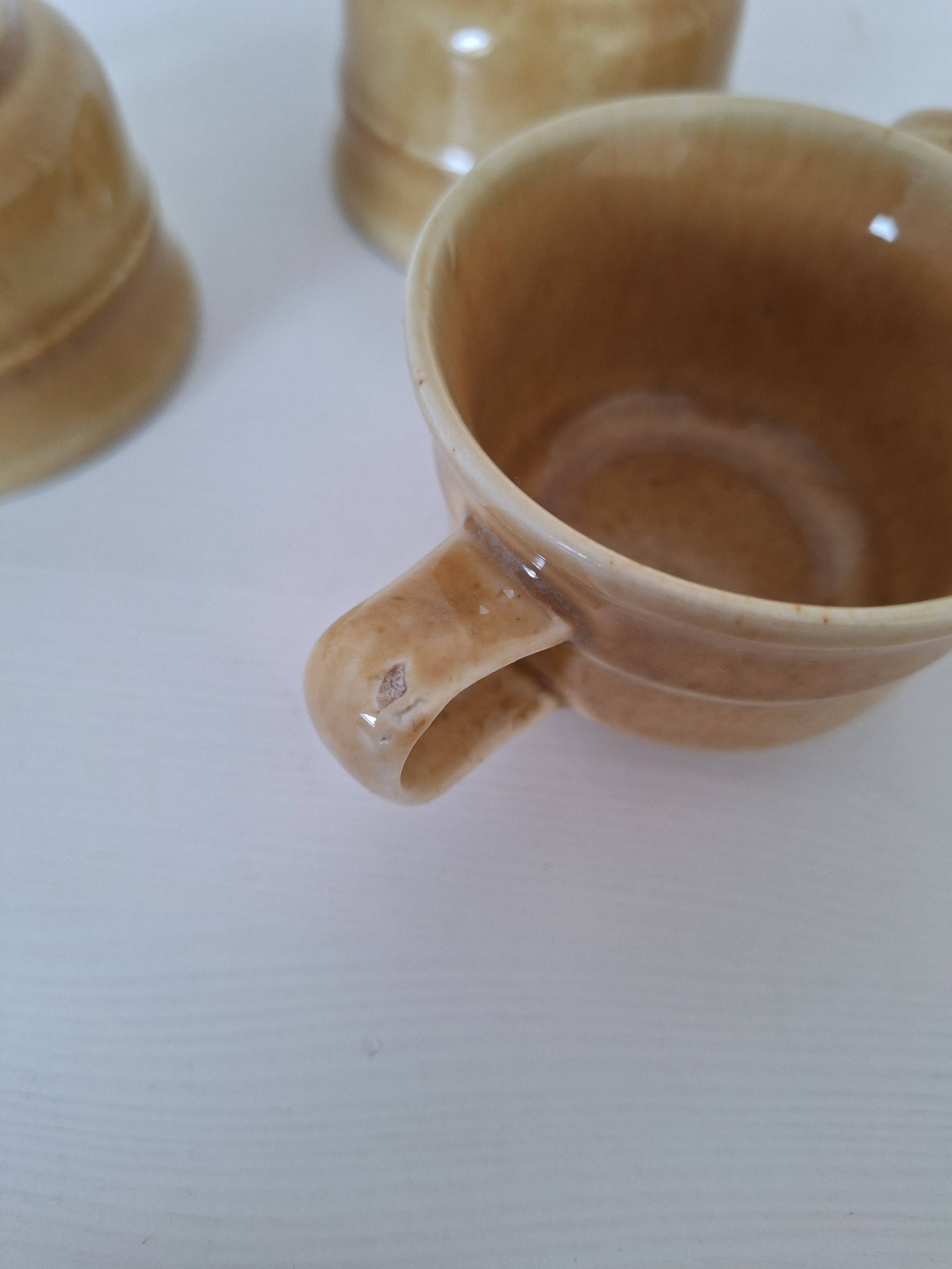 Tasses couleur beige miel