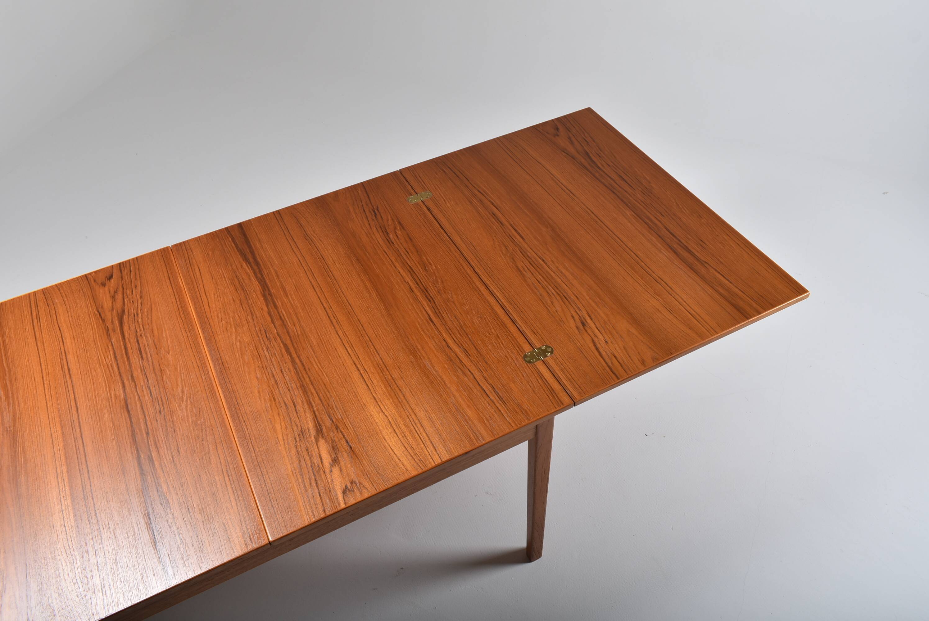 Scandinavian table Teck Skaraborgs