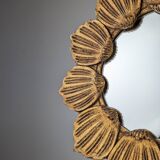 Miroir Hollywood Regency en bois doré sculpté avec motif de fleurs et de soleil, années 1950