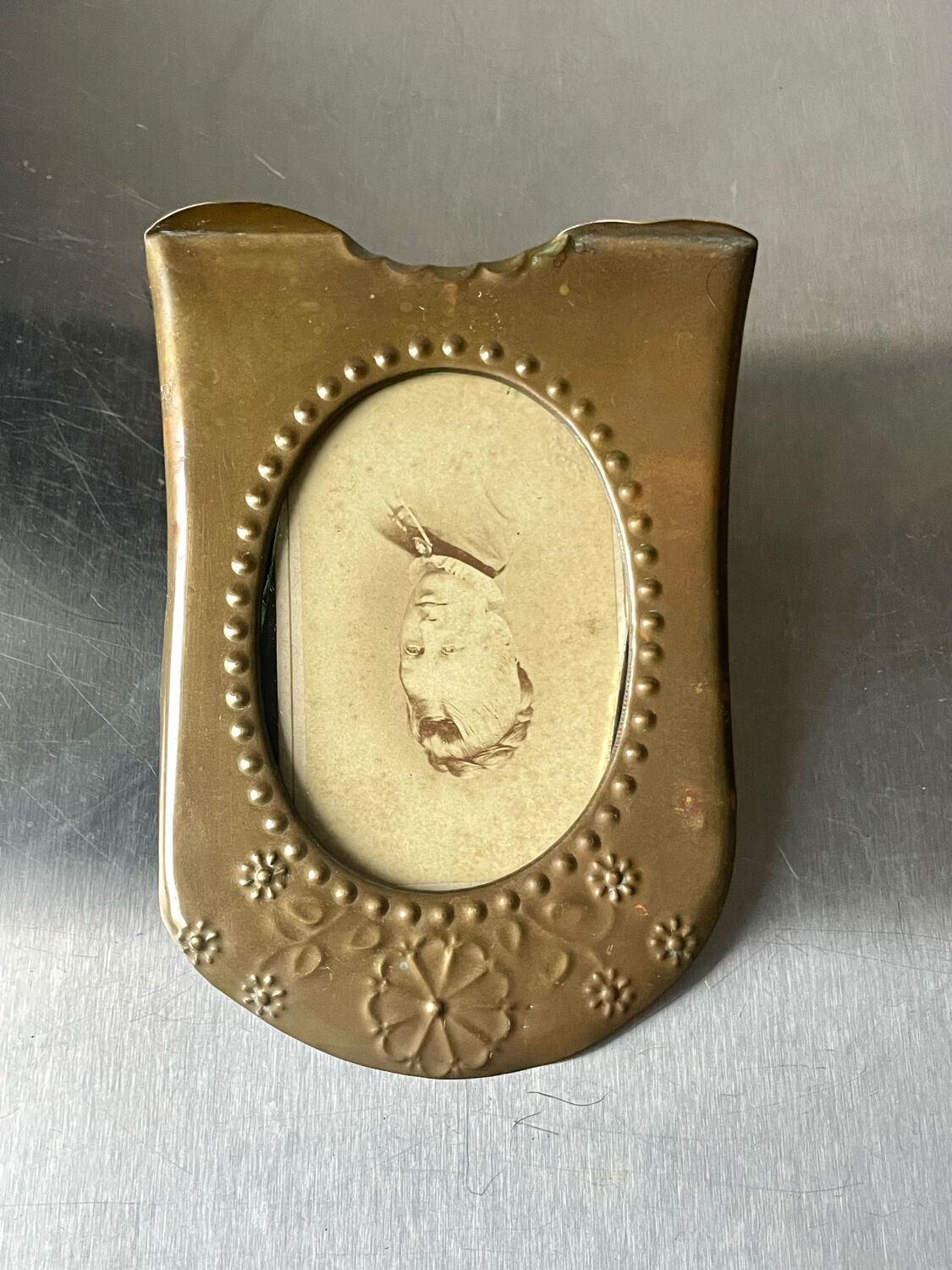 Picture frame in brass art nouveau