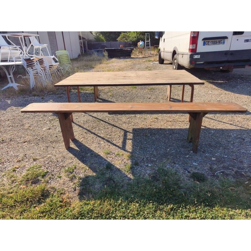 Industrial or communal table with benches