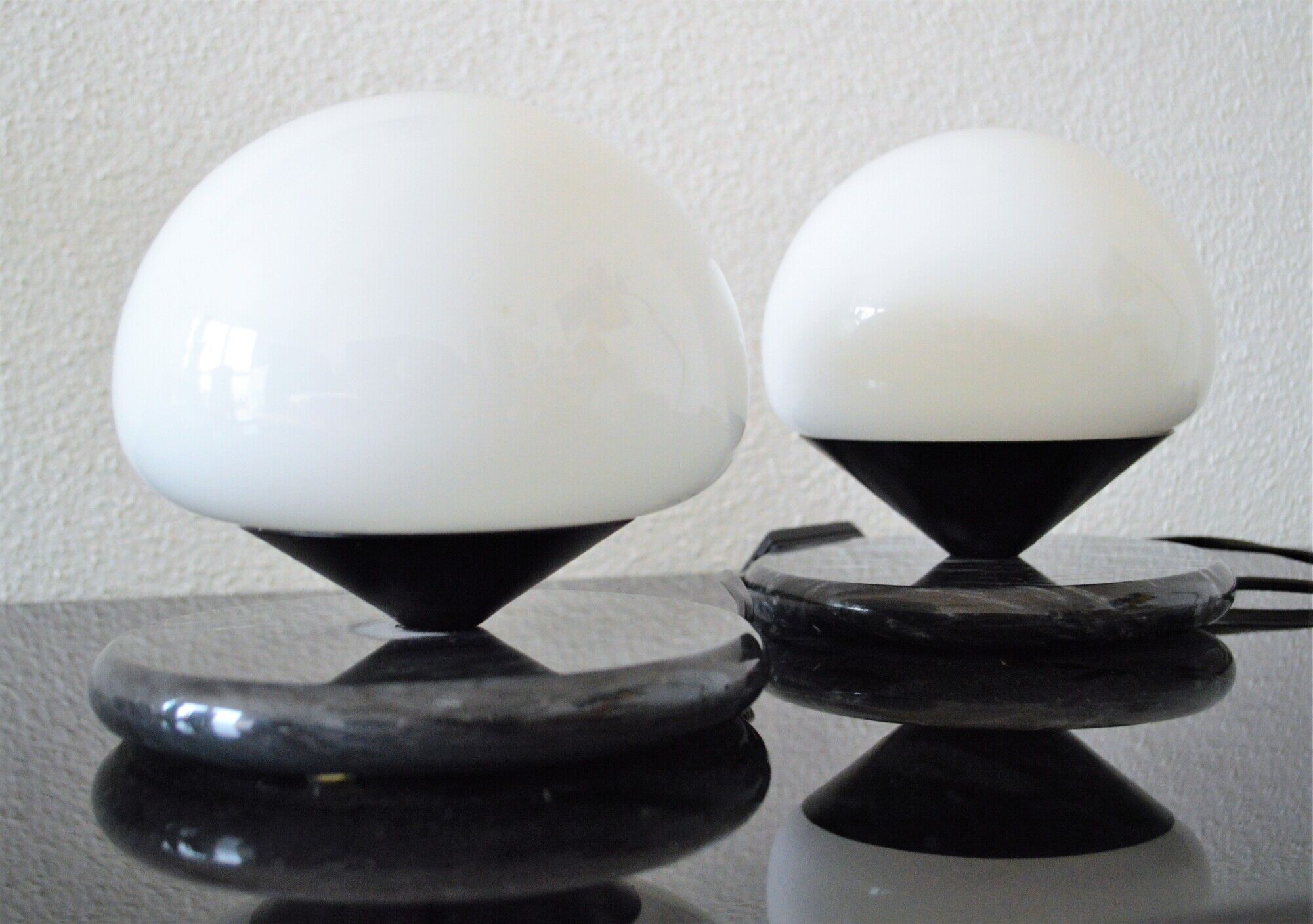 Vintage floor lamp from the 80s Swiss design in marble /opaline glass