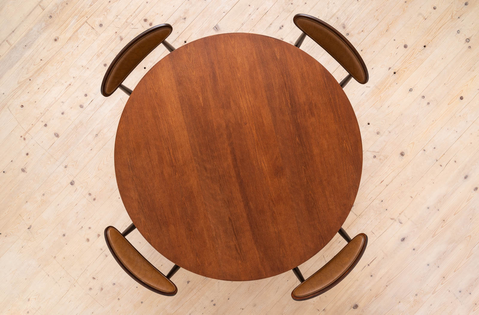 Mid Century Modern Dining Set, Round Table with 4 Fredrik Kayser Chairs