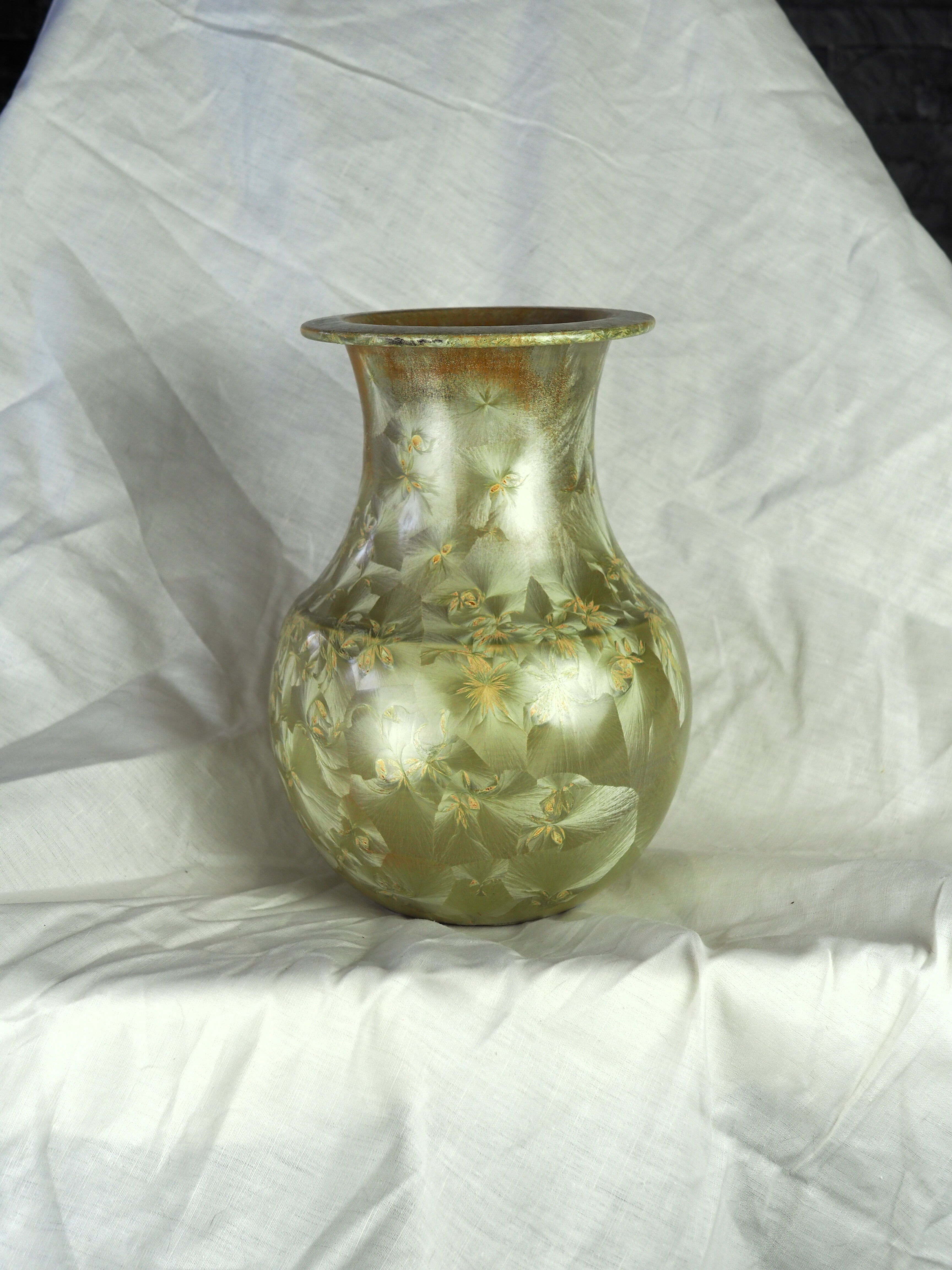 Vase with complete golden crystallization, high silhouette - Montgolfier - 80s