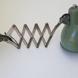 Workshop accordion applicator