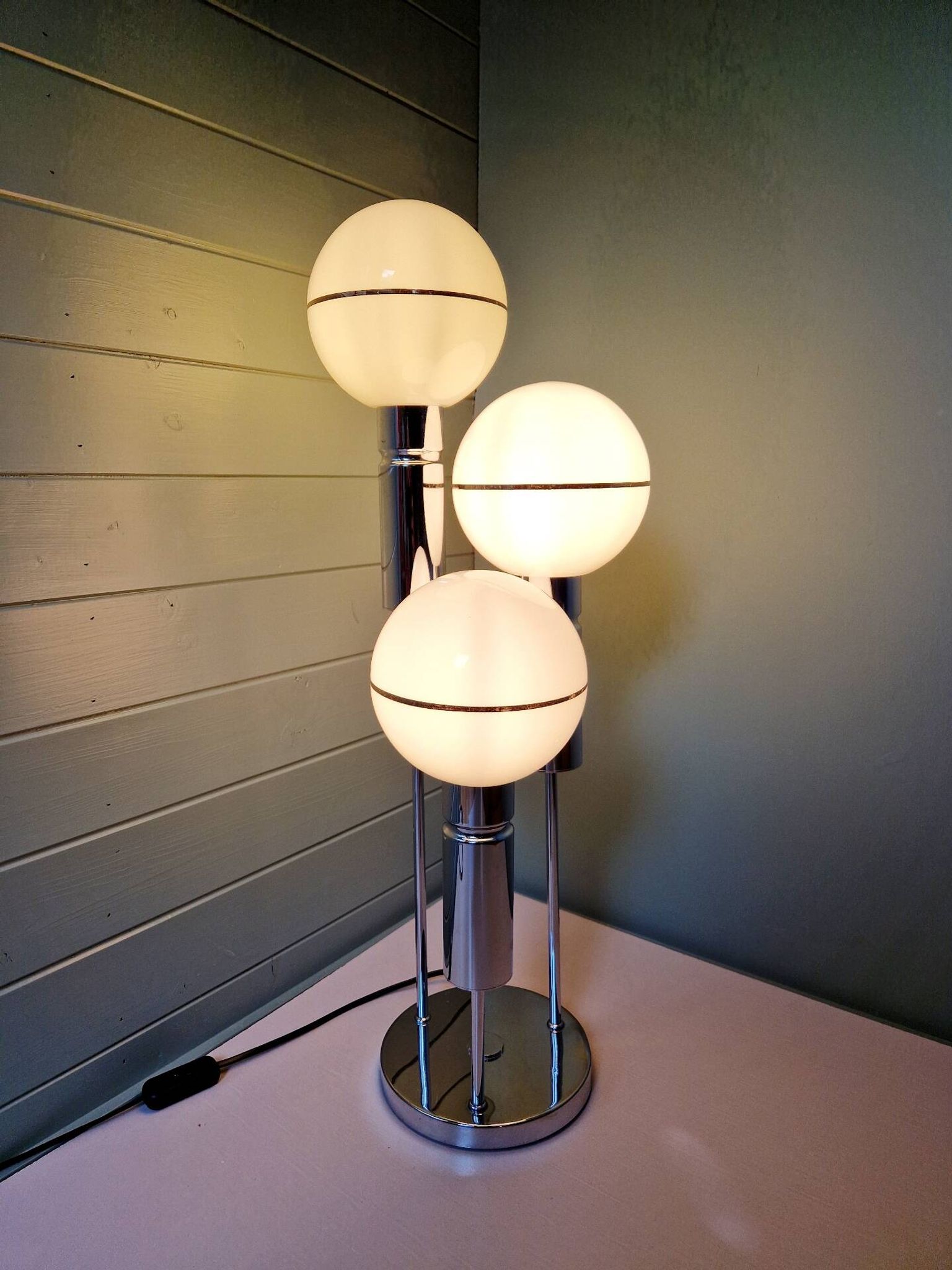 Lampe Space en métal chromé et globe en opaline, 1970