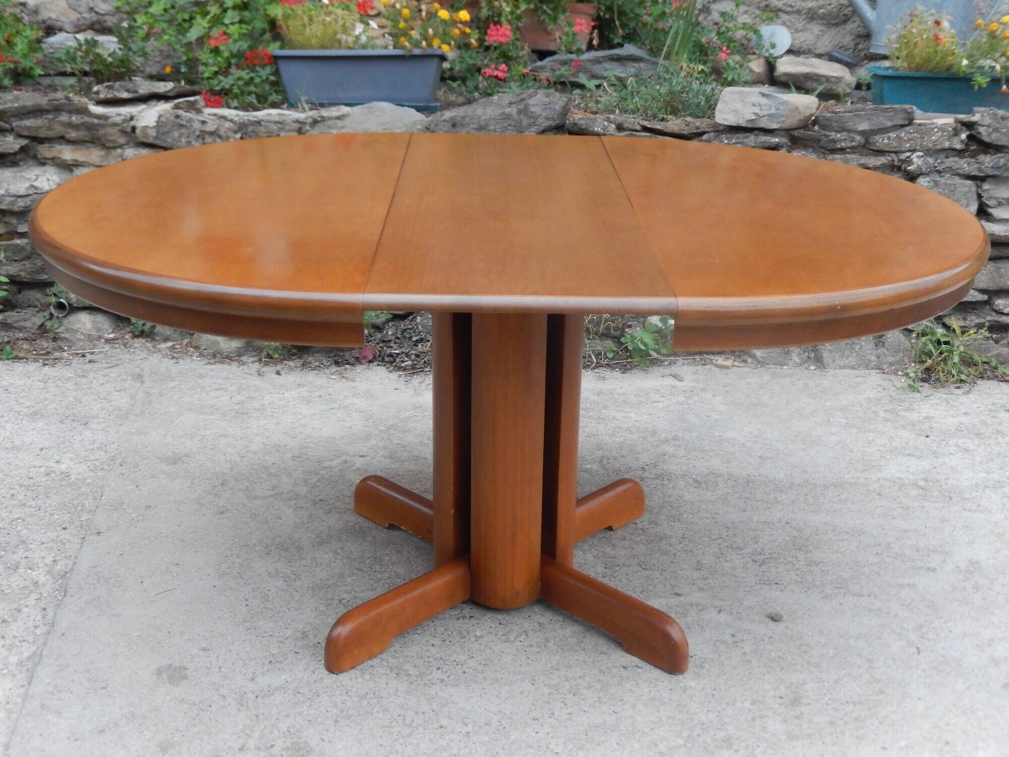 Magnifique table ronde scandinave à rallonge style Regain / Baumann