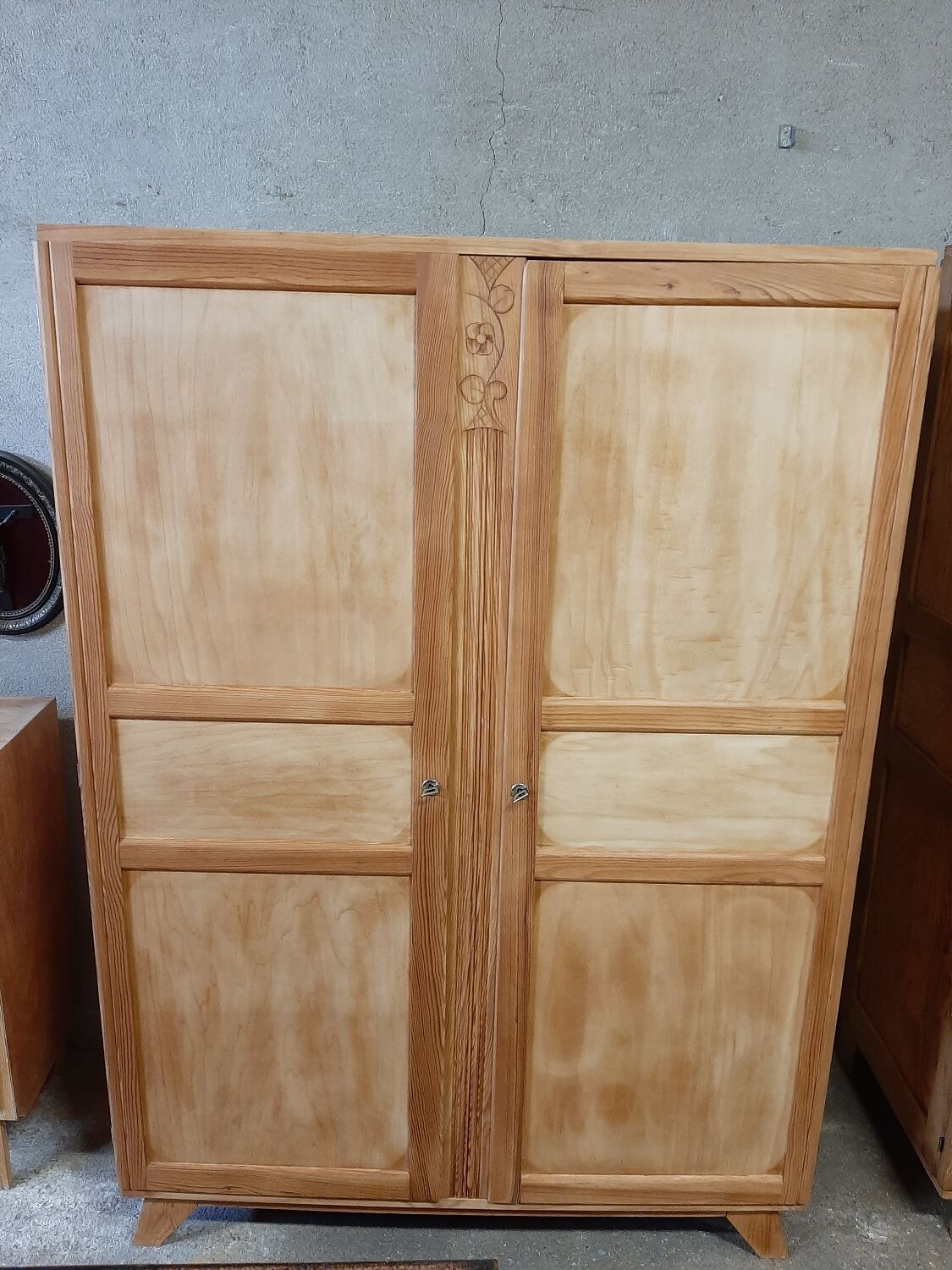 Armoire parisienne