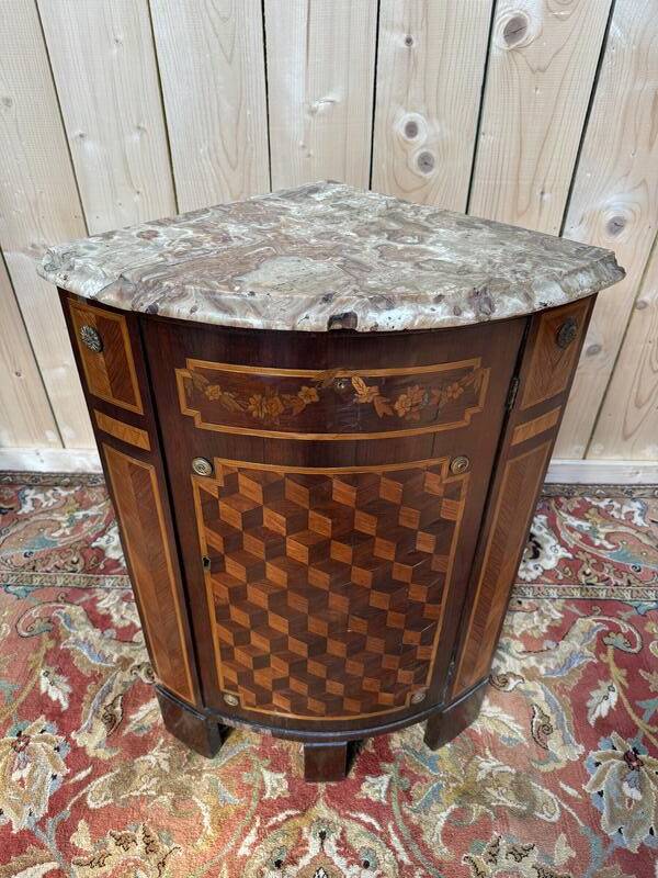 Encoignure en marqueterie époque Louis