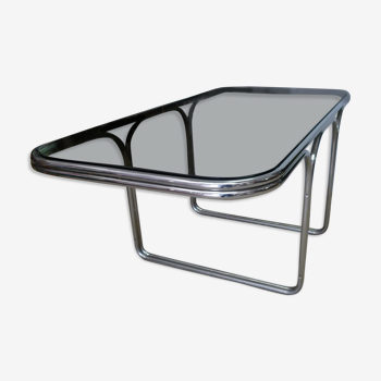 Table en verre fumé, structure métallique