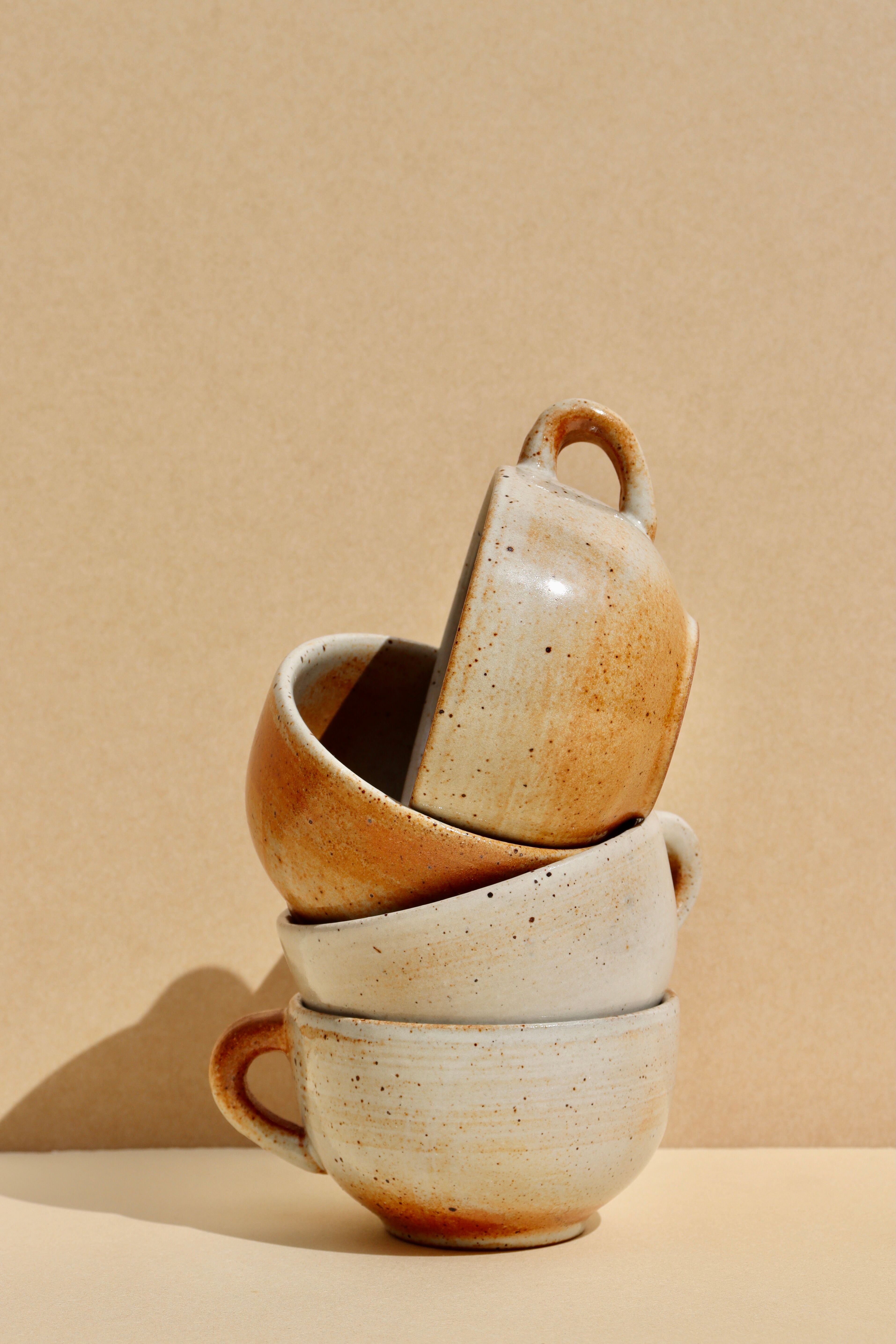 Lot de tasses en grès