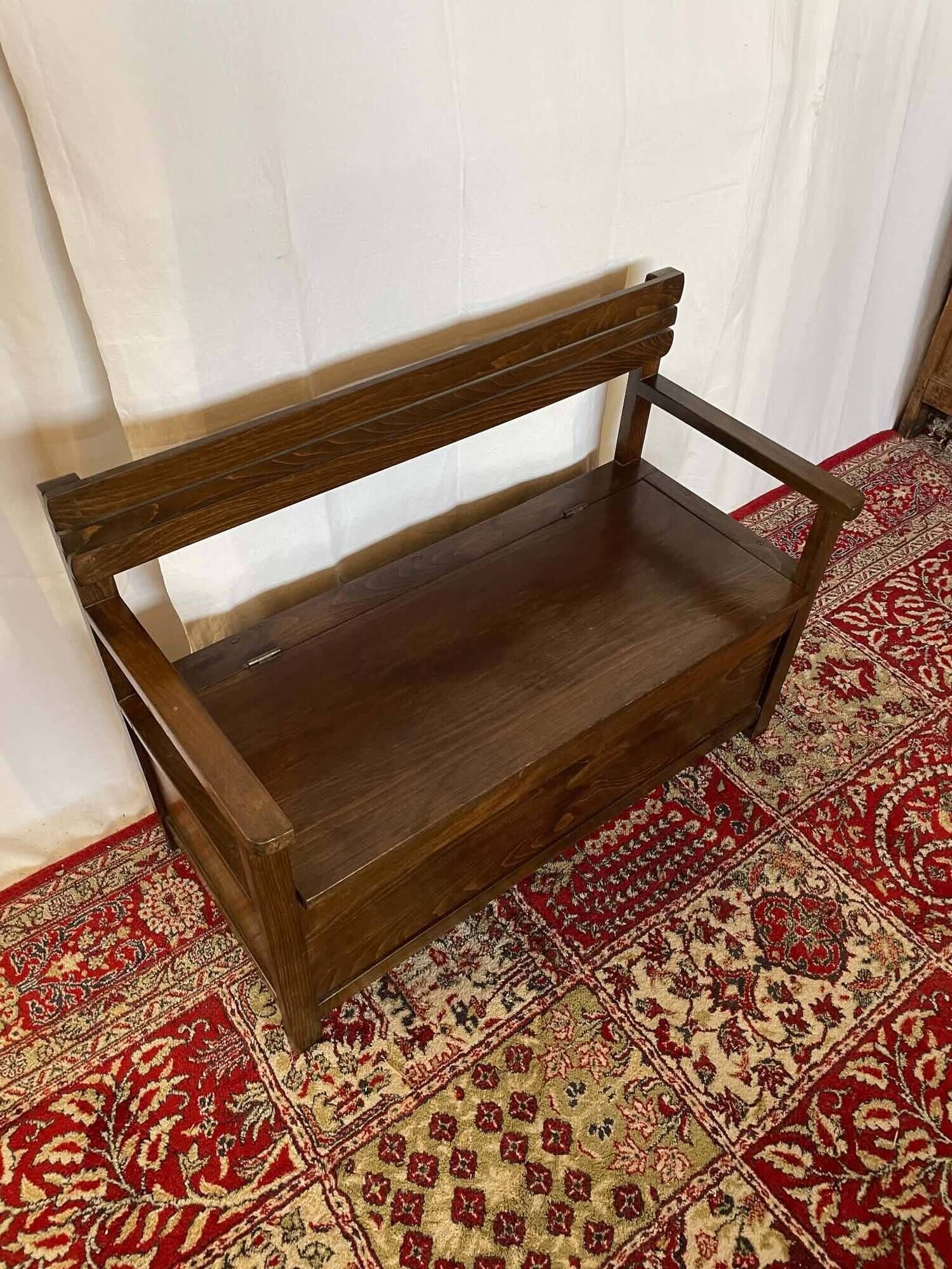 Petit banc-coffre vintage en hêtre